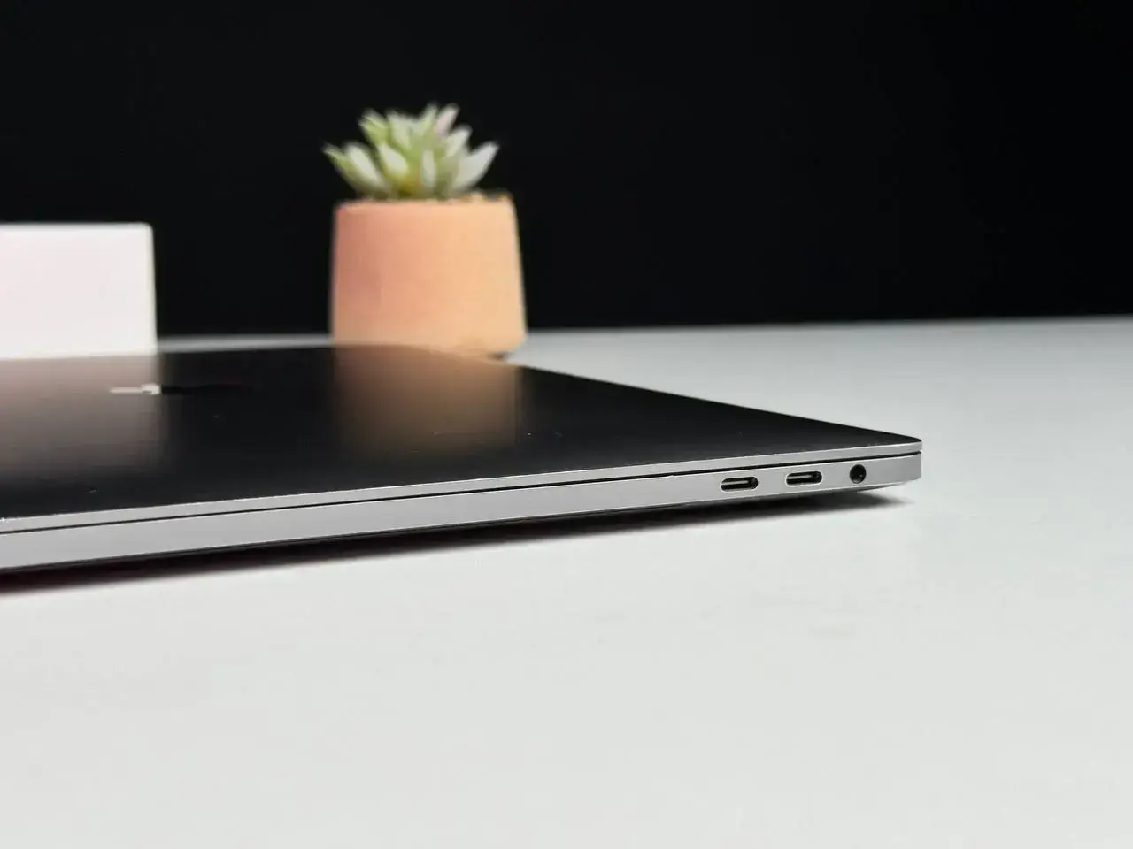 MacBook Pro 15" Space Gray (MR932) 2018 (Состояние - хорошее. Комплект - полный | гарантия - 1 мес.) - Cycle 1