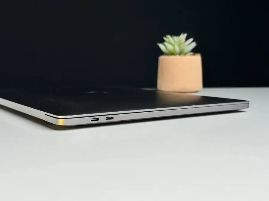 MacBook Pro 15" Space Gray (MR932) 2018 (Состояние - хорошее. Комплект - полный | гарантия - 1 мес.) - Cycle 26