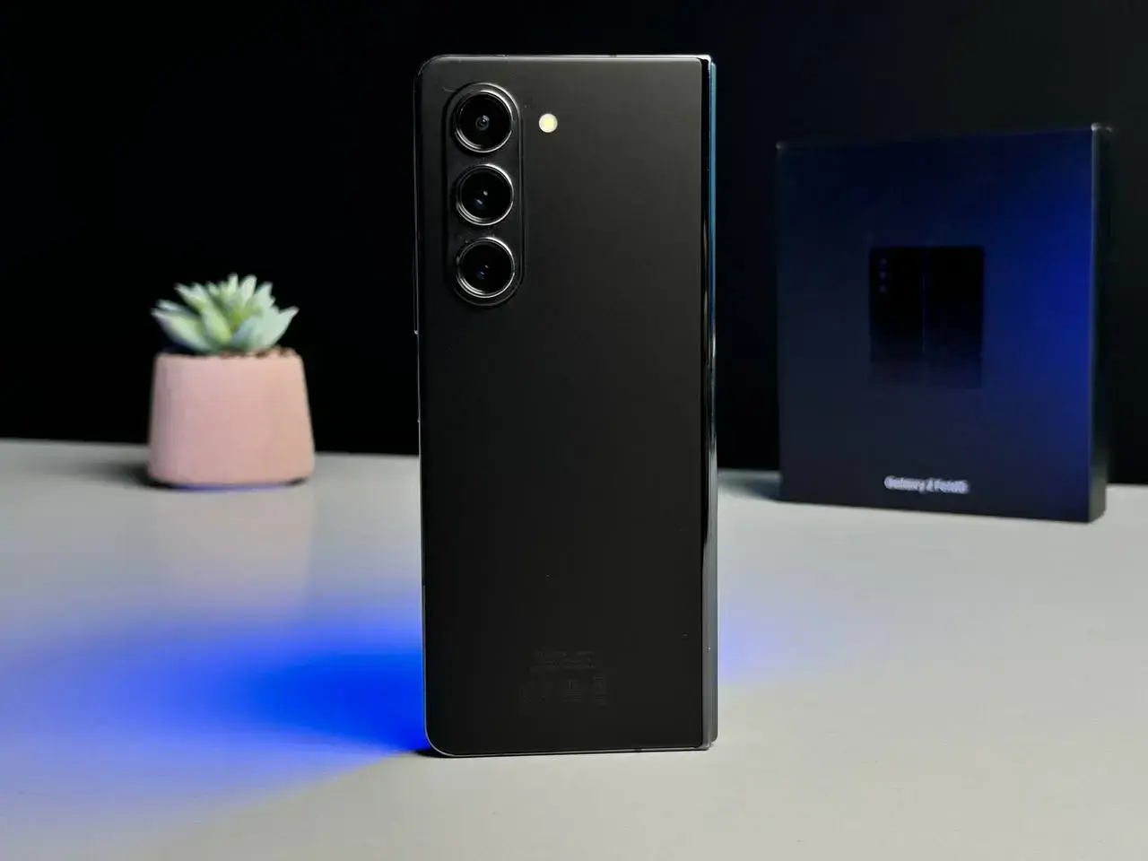 ВЖИВАНИЙ Смартфон Samsung Galaxy Fold 5 12/256GB - Phantom Black (SM-F946BZKB) - Стан: ідеальний | Акумулятор: 100% | Комплект: повний | Гарантія: 1 міс.