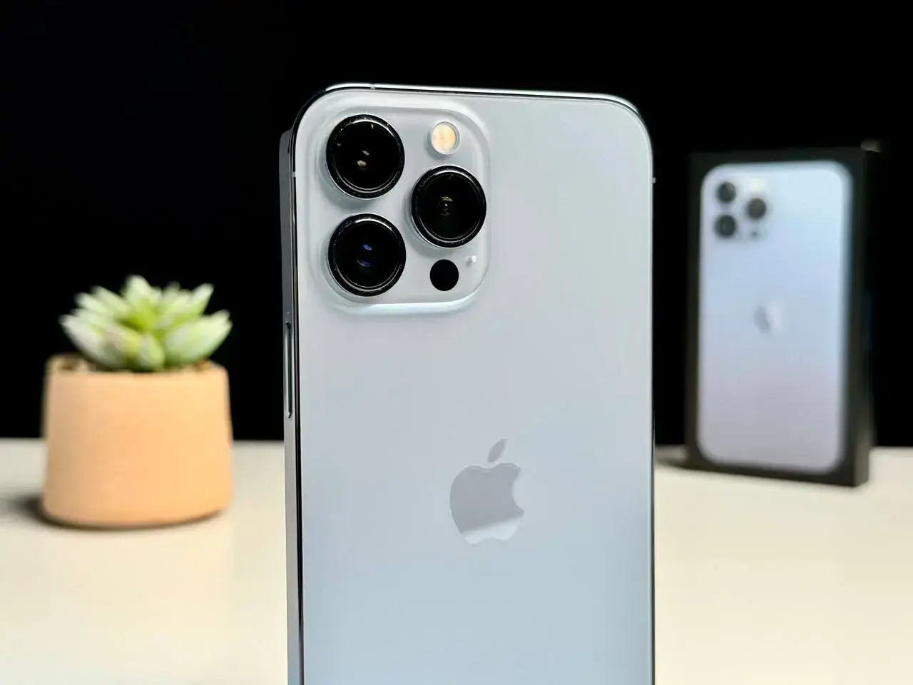 ВЖИВАНИЙ Apple iPhone 13 Pro Max 256GB Sierra Blue (MLKV3, MLLE3) - Стан: гарний | Акумулятор: 100% | Комплект: повний | Гарантія: 1 міс.