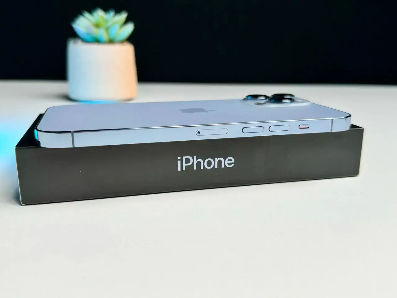 ВЖИВАНИЙ Apple iPhone 13 Pro Max 256GB Sierra Blue (MLKV3, MLLE3) - Стан: гарний | Акумулятор: 100% | Комплект: повний | Гарантія: 1 міс.