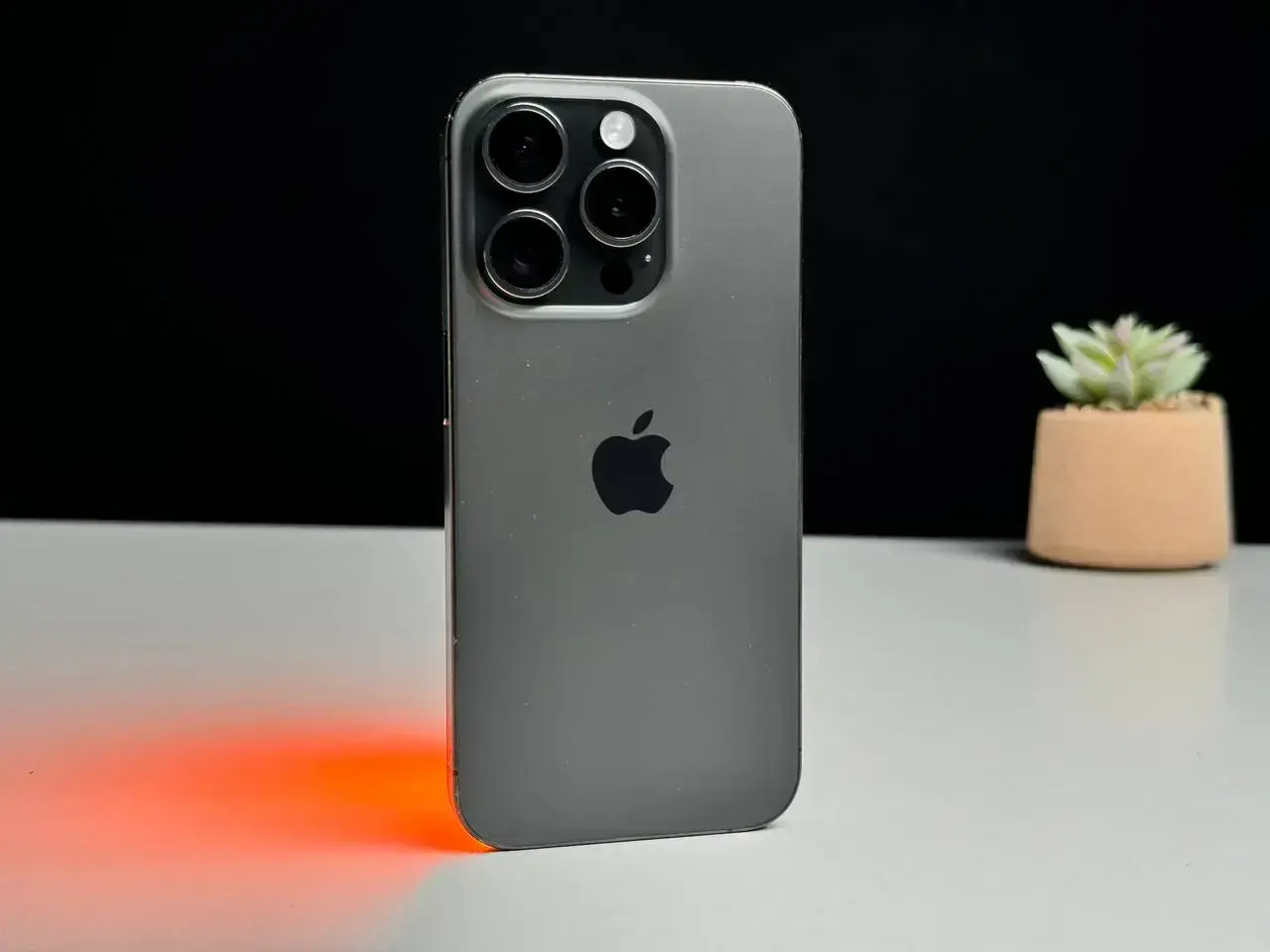 Б/У Apple iPhone 15 Pro 512GB Black Titanium (MTV73) - Состояние: удовлетворительный | Аккумулятор: 95% | Комплект: коробка | Гарантія: 1 мес.