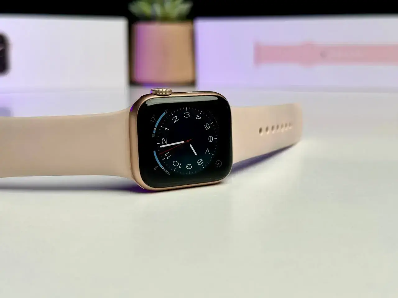 Б/У Apple Watch Series 5 GPS 40mm Gold Aluminum Case with Pink Sand Sport Band (MWV72) - Состояние: удовлетворительный | Комплект: полный | Гарантія: 1 мес.
