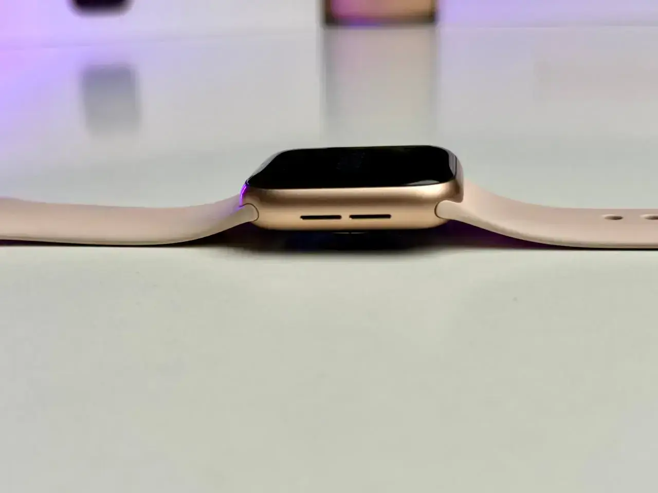 Б/У Apple Watch Series 5 GPS 40mm Gold Aluminum Case with Pink Sand Sport Band (MWV72) - Состояние: удовлетворительный | Комплект: полный | Гарантія: 1 мес.