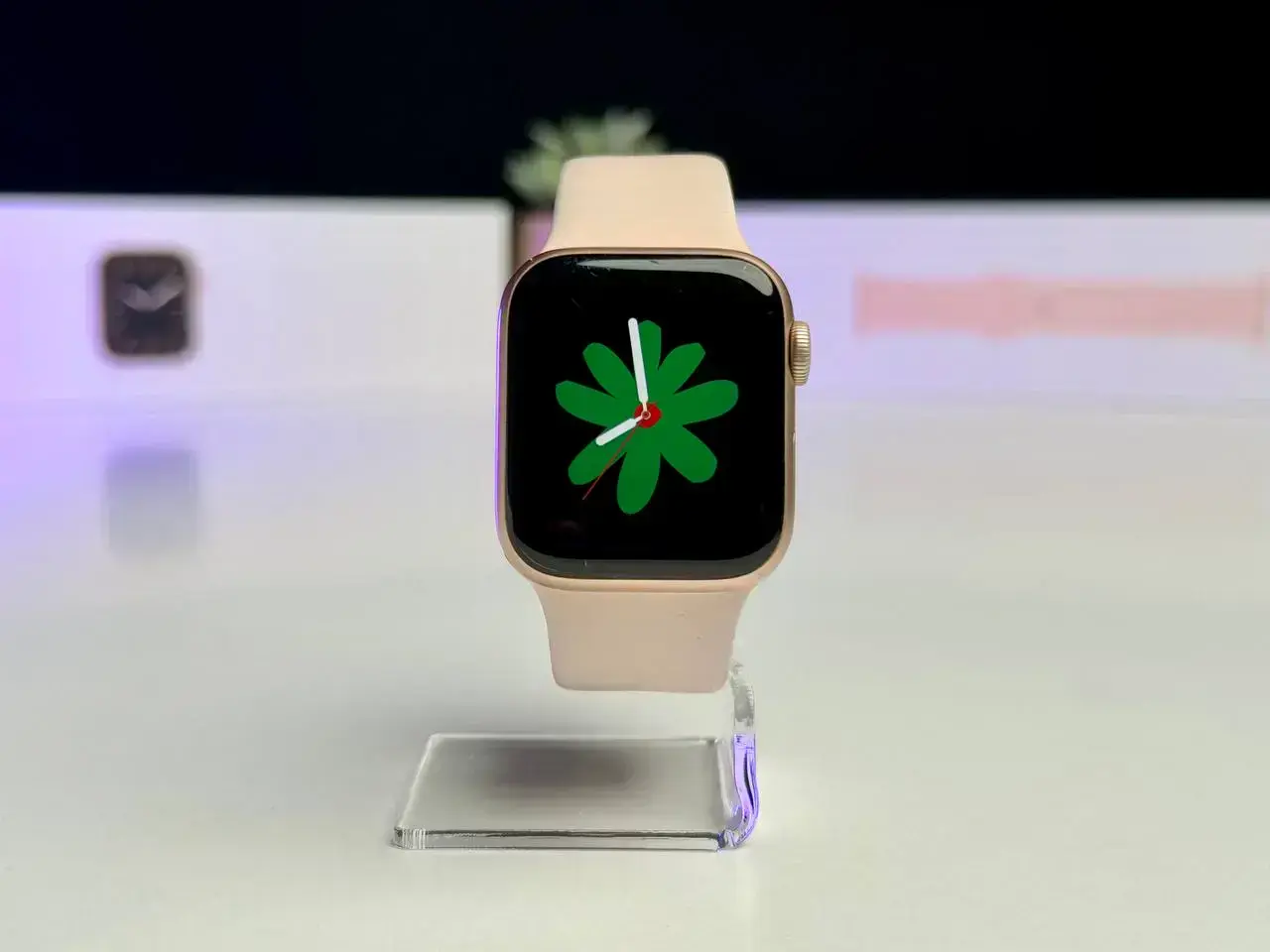 Б/У Apple Watch Series 5 GPS 40mm Gold Aluminum Case with Pink Sand Sport Band (MWV72) - Состояние: удовлетворительный | Комплект: полный | Гарантія: 1 мес.