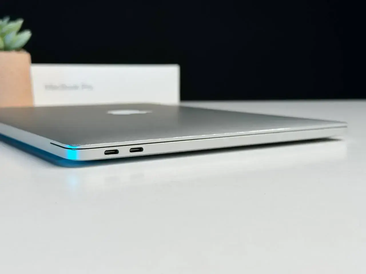 Б/У MacBook Pro 13" Silver (MPXU2) 2017 |i5|8GB|256SSD| - Состояние: удовлетворительный | Комплект: блок питания, кабель | Гарантія: 1 мес.