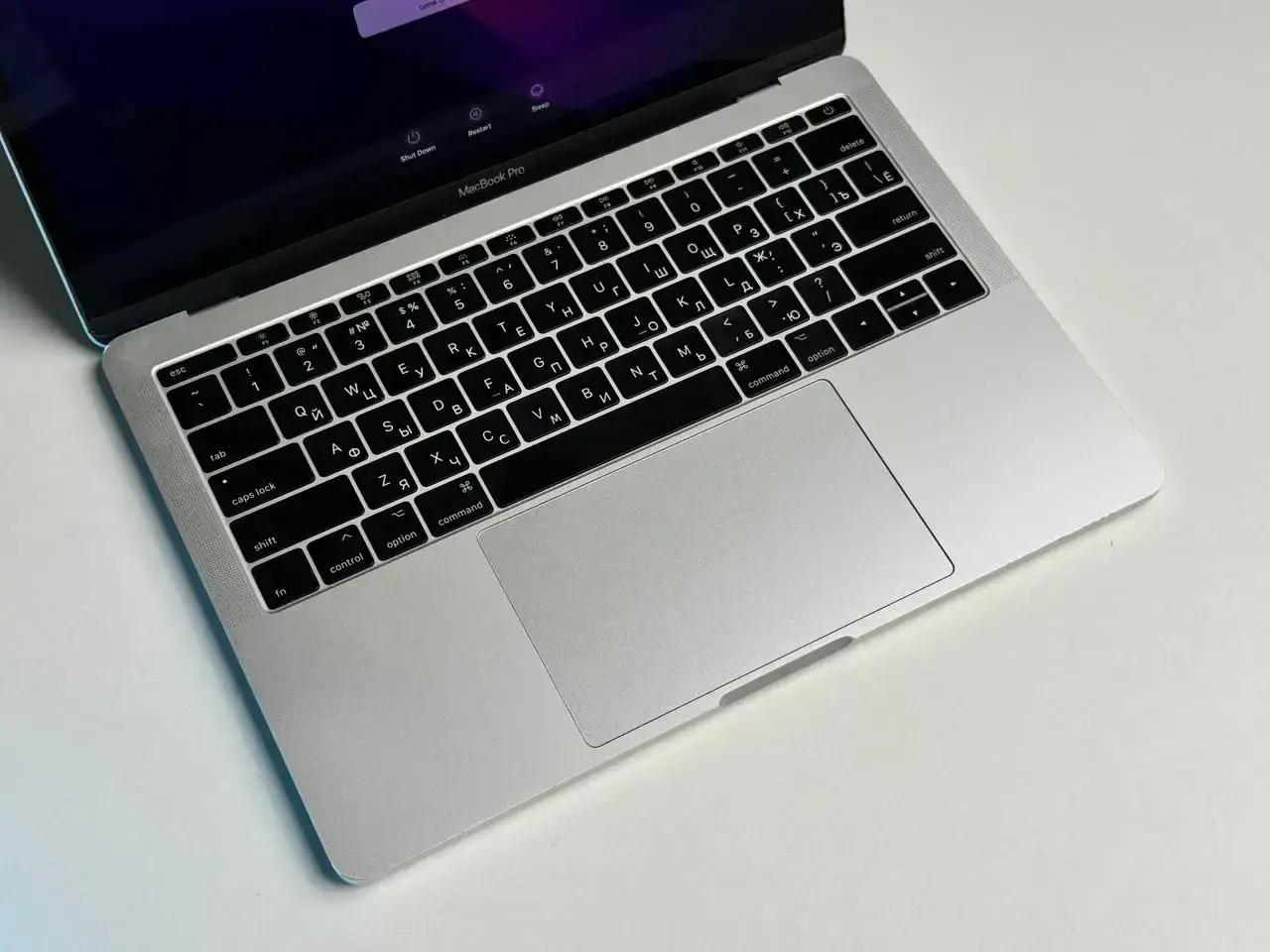 Б/У MacBook Pro 13" Silver (MPXU2) 2017 |i5|8GB|256SSD| - Состояние: удовлетворительный | Комплект: блок питания, кабель | Гарантія: 1 мес.