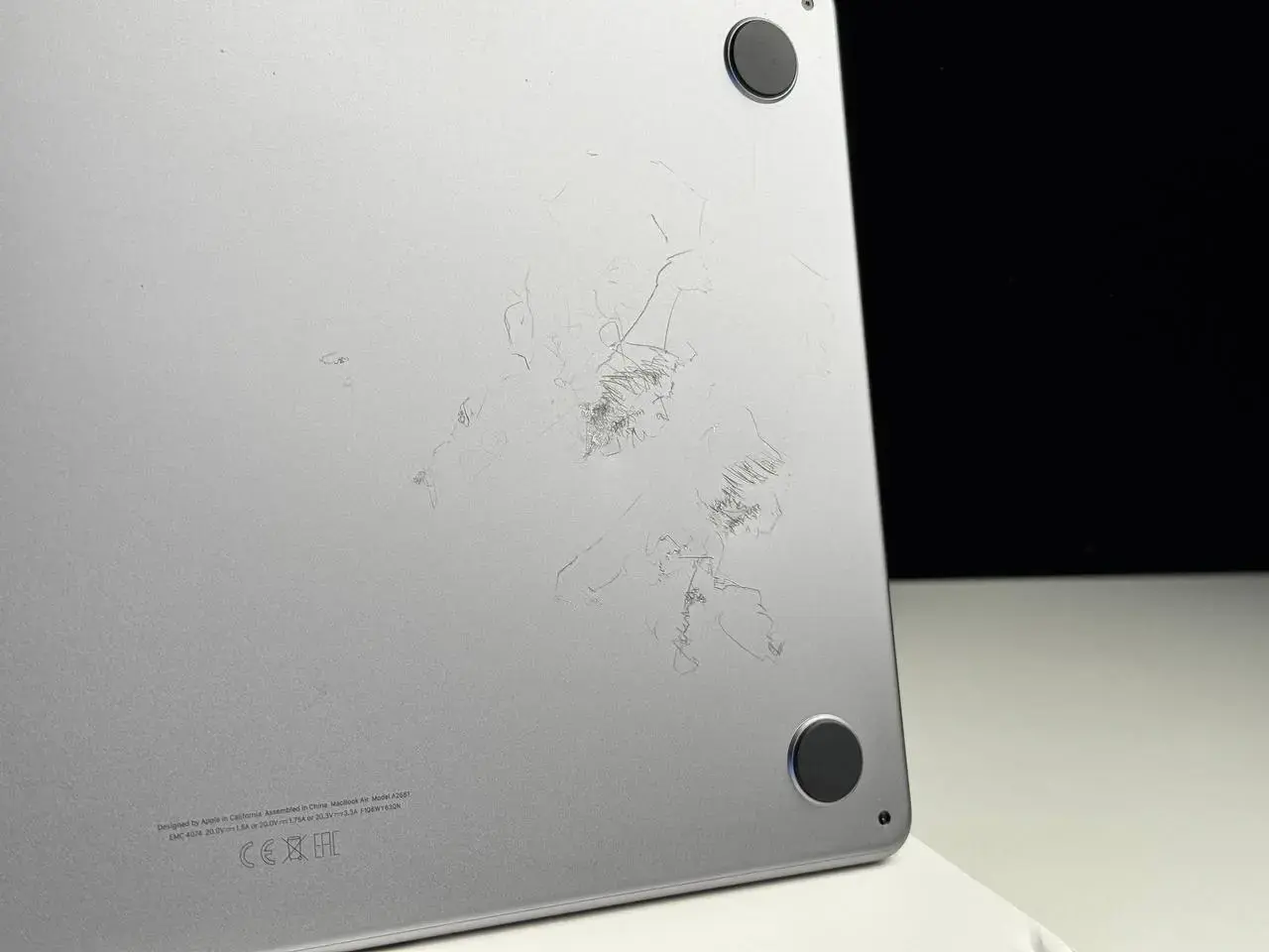 Б/У MacBook Air 13.6" Space Gray 2022 (MLXW3) - Состояние: удовлерительное | Комплект: полный | Гарантия: 3 мес.