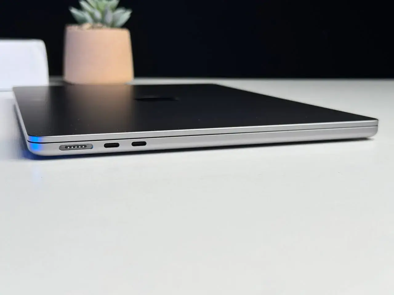 Б/У MacBook Air 13.6" Space Gray 2022 (MLXW3) - Состояние: удовлерительное | Комплект: полный | Гарантия: 3 мес.