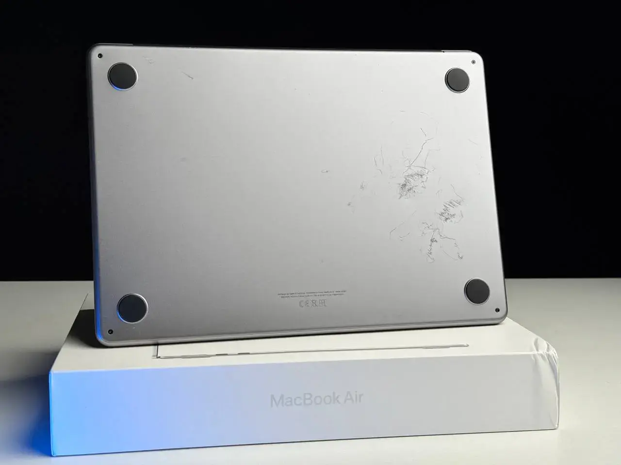 Б/У MacBook Air 13.6" Space Gray 2022 (MLXW3) - Состояние: удовлерительное | Комплект: полный | Гарантия: 3 мес.