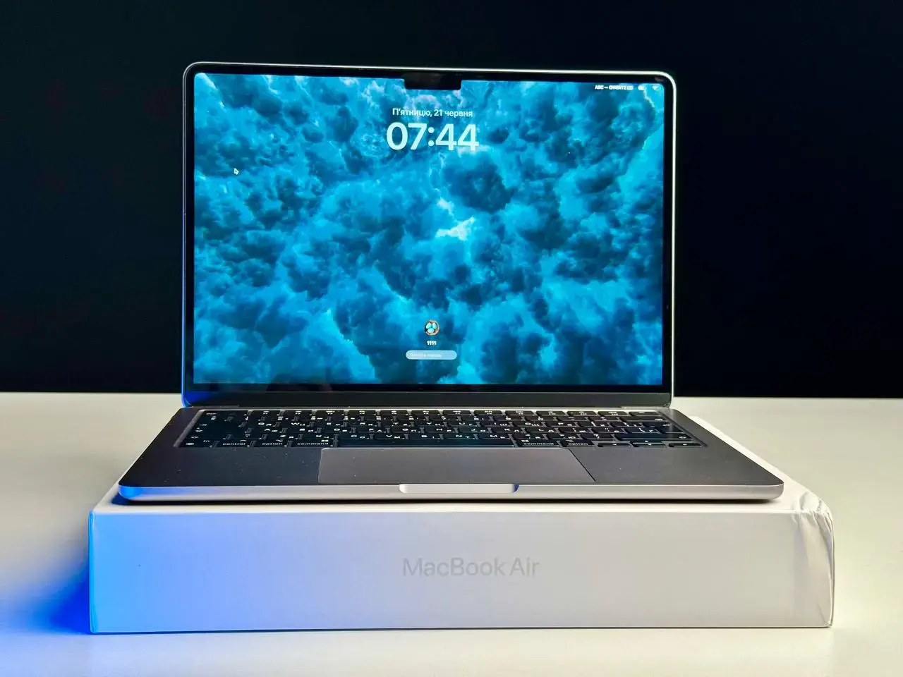 Б/У MacBook Air 13.6" Space Gray 2022 (MLXW3) - Состояние: удовлерительное | Комплект: полный | Гарантия: 3 мес.
