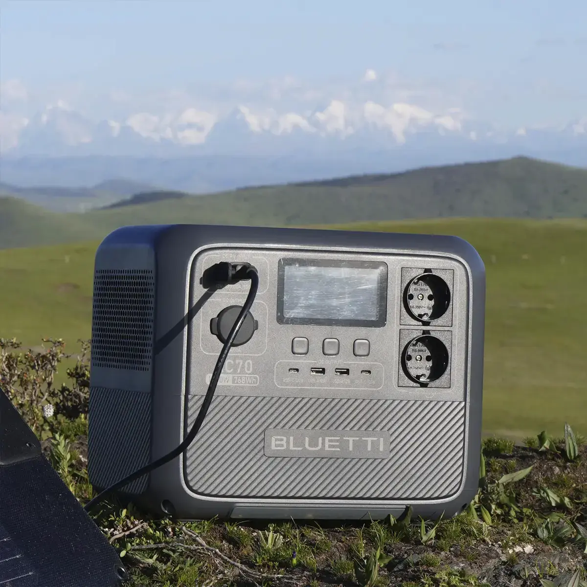 Портативна зарядна станція BLUETTI AC70 Portable Power Station | 1000W 768Wh