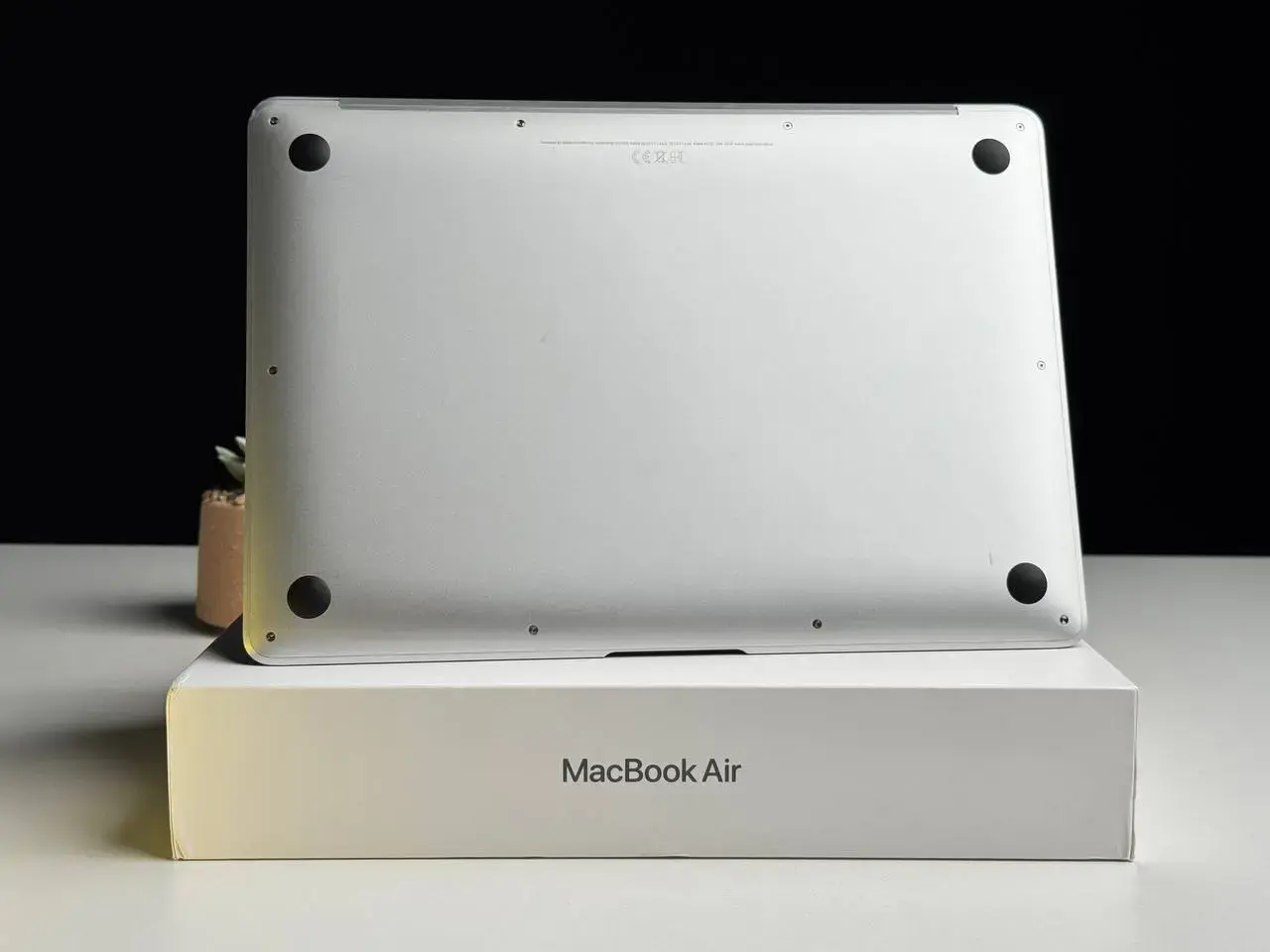 ВЖИВАНИЙ MacBook Air 13" Silver 2020 (MGN93) - Стан: задовільний | Комплект: повний | Гарантія: 3 міс.