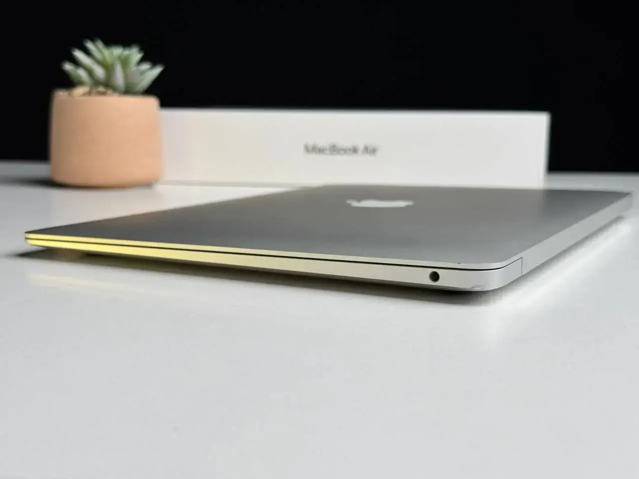 ВЖИВАНИЙ MacBook Air 13" Silver 2020 (MGN93) - Стан: задовільний | Комплект: повний | Гарантія: 3 міс.