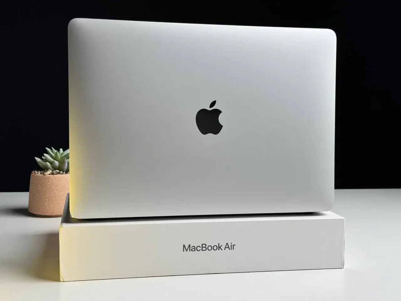 ВЖИВАНИЙ MacBook Air 13" Silver 2020 (MGN93) - Стан: задовільний | Комплект: повний | Гарантія: 3 міс.