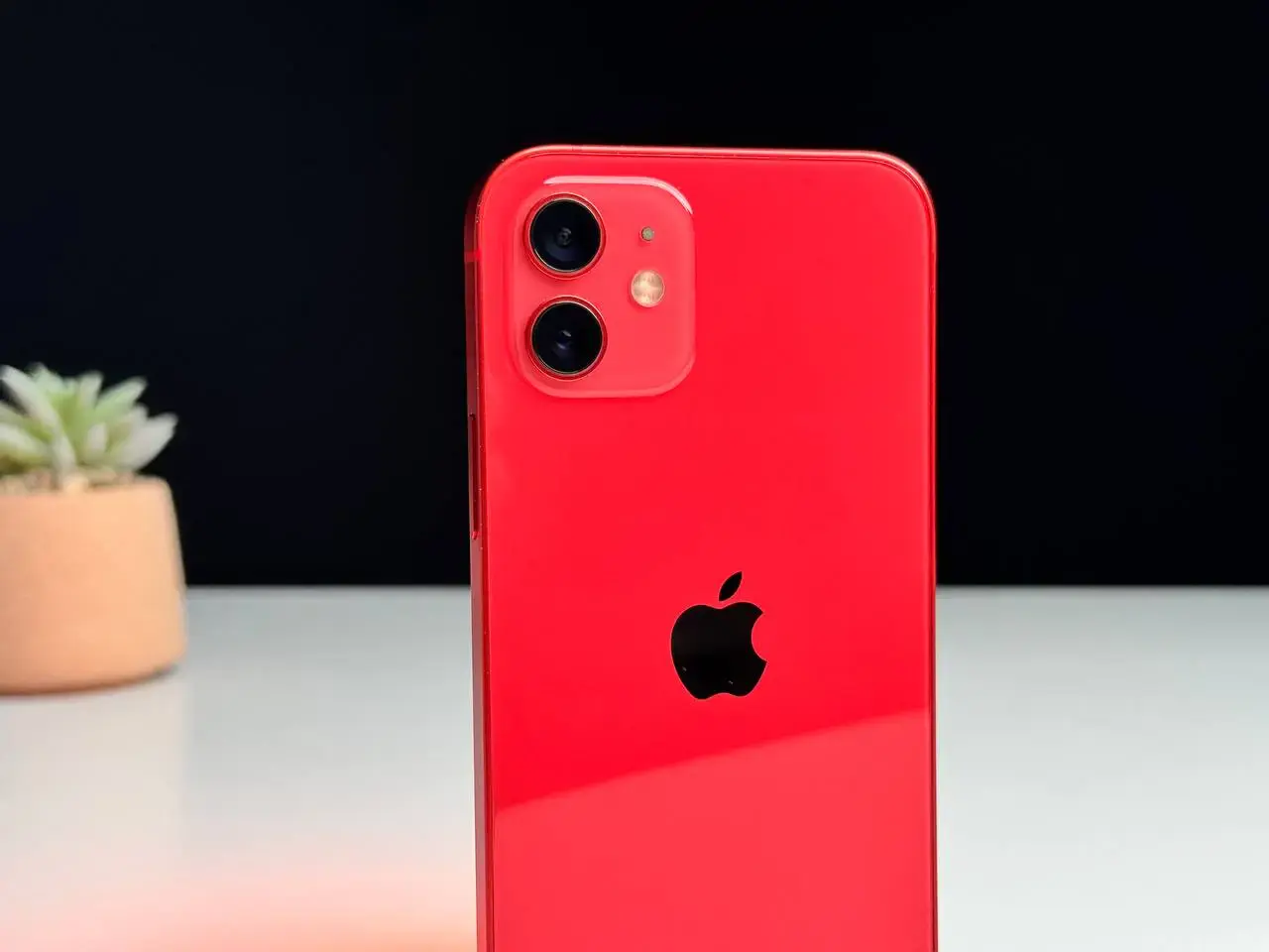 Б/У Apple iPhone 12 64GB (PRODUCT)RED (MGH83, MGJ73) - Состояние: хороший | Аккумулятор: 100% | Комплект: без комплекта | Гарантія: 1 мес.