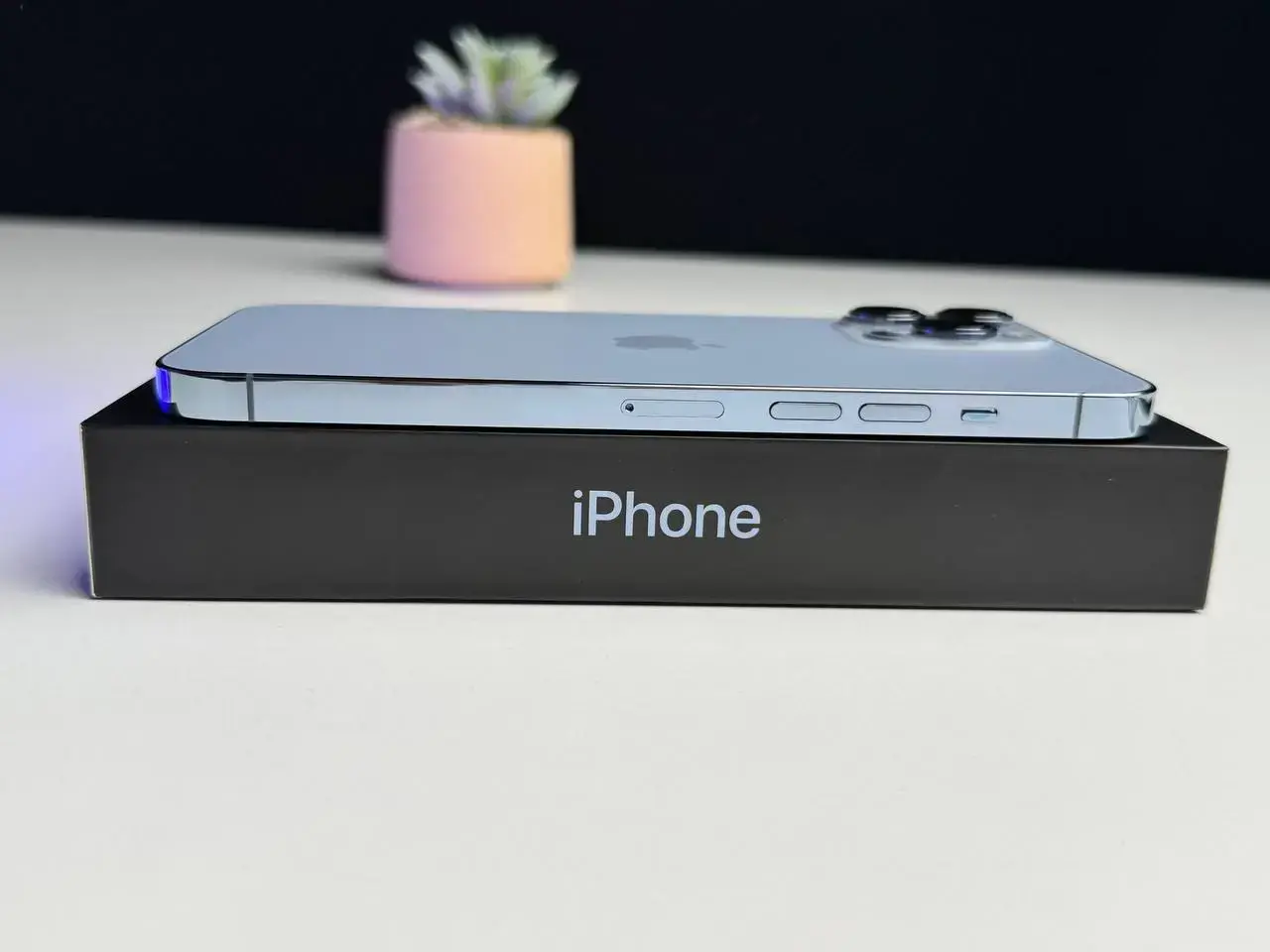 ВЖИВАНИЙ Apple iPhone 13 Pro Max 256GB Sierra Blue (MLKV3, MLLE3) - Стан: гарний | Акумулятор: 100% | Комплект: коробка | Гарантія: 1 міс.
