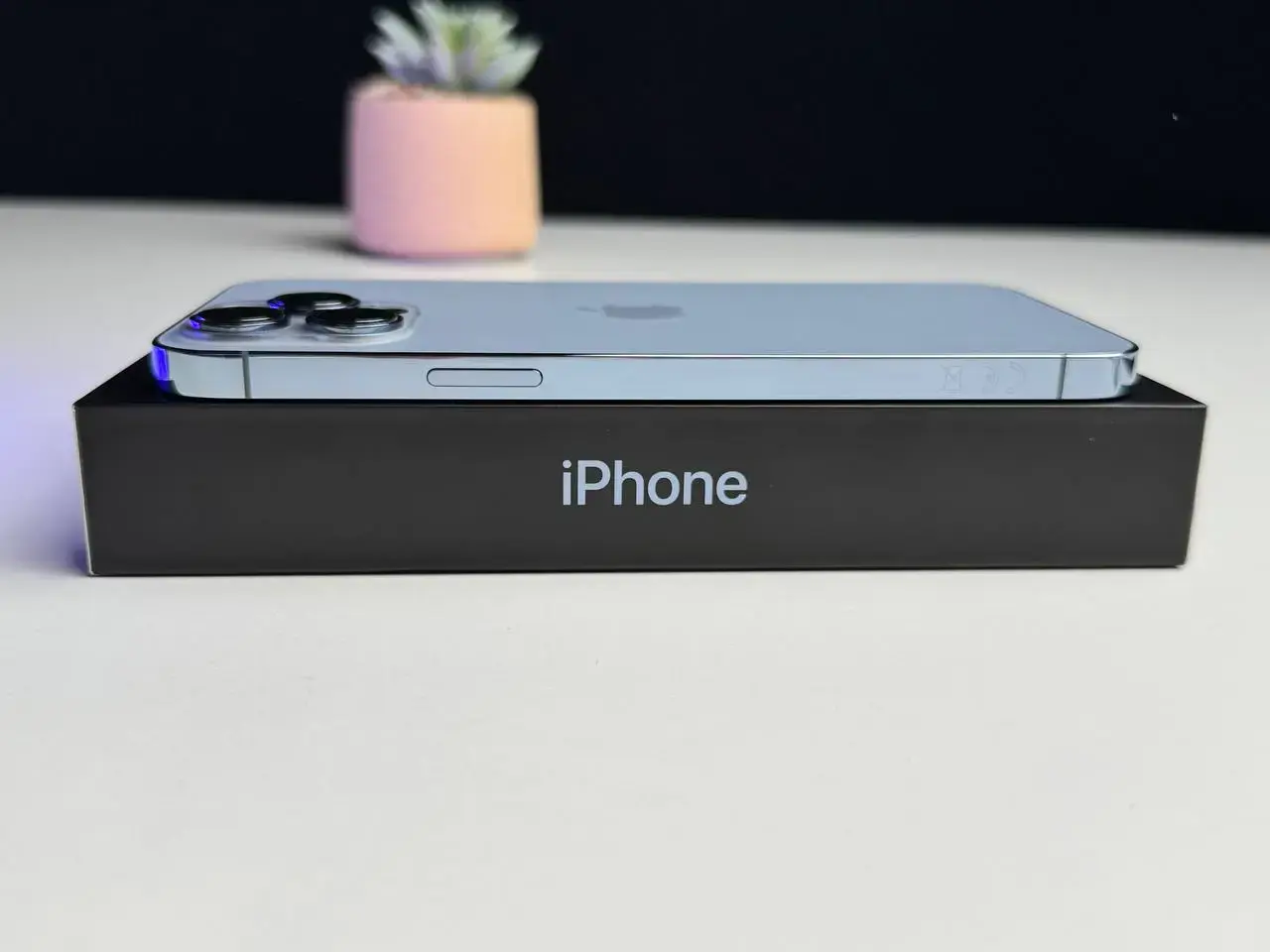 ВЖИВАНИЙ Apple iPhone 13 Pro Max 256GB Sierra Blue (MLKV3, MLLE3) - Стан: гарний | Акумулятор: 100% | Комплект: коробка | Гарантія: 1 міс.