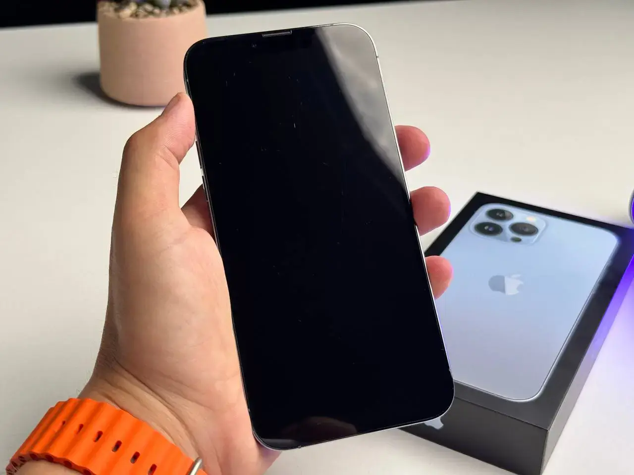 ВЖИВАНИЙ Apple iPhone 13 Pro Max 256GB Sierra Blue (MLKV3, MLLE3) - Стан: гарний | Акумулятор: 100% | Комплект: коробка | Гарантія: 1 міс.