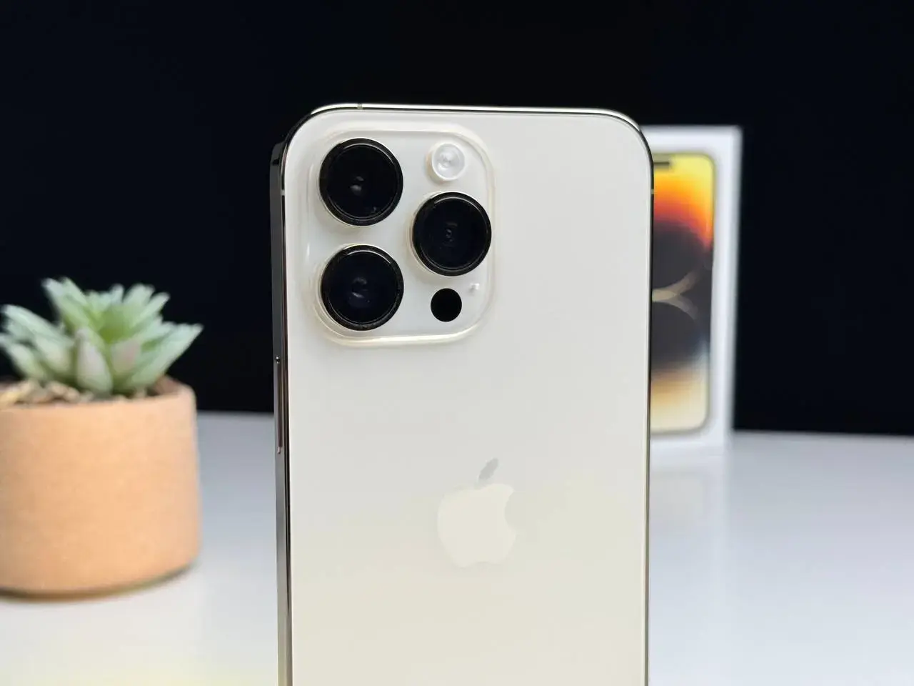 ВЖИВАНИЙ Apple iPhone 14 Pro Max 128GB Gold (MQ9R3) - Стан: гарний | Акумулятор: 95% | Комплект: повний | Гарантія: 1 міс.
