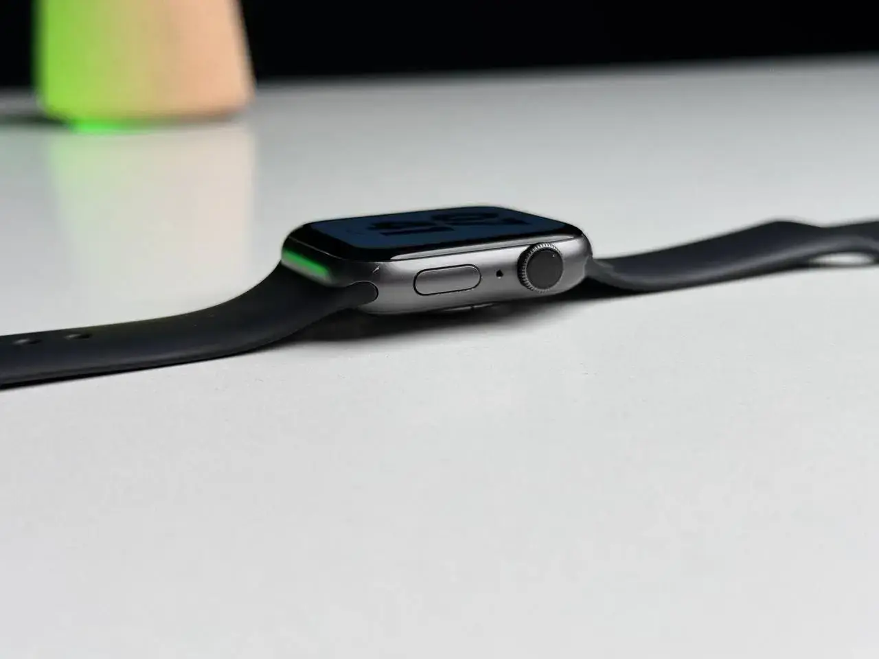 ВЖИВАНИЙ Apple Watch Series 4 (GPS) 44mm Space Gray Aluminium Case with Black Sport Band (MU6D2) - Стан: гарний | Акумулятор: 86% | Комплект: кабель | Гарантія: 1 міс.