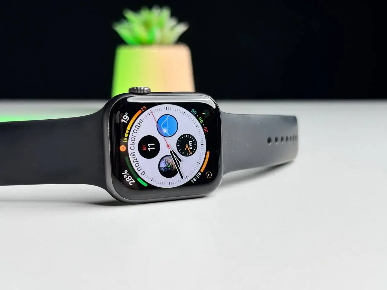 ВЖИВАНИЙ Apple Watch Series 4 (GPS) 44mm Space Gray Aluminium Case with Black Sport Band (MU6D2) - Стан: гарний | Акумулятор: 86% | Комплект: кабель | Гарантія: 1 міс.