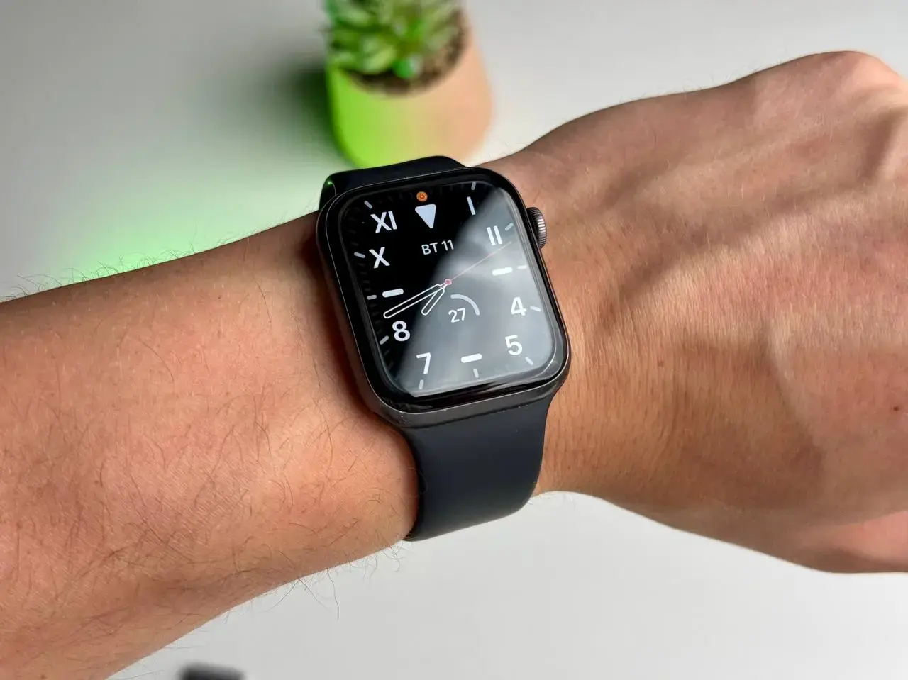 ВЖИВАНИЙ Apple Watch Series 4 (GPS) 44mm Space Gray Aluminium Case with Black Sport Band (MU6D2) - Стан: гарний | Акумулятор: 86% | Комплект: кабель | Гарантія: 1 міс.