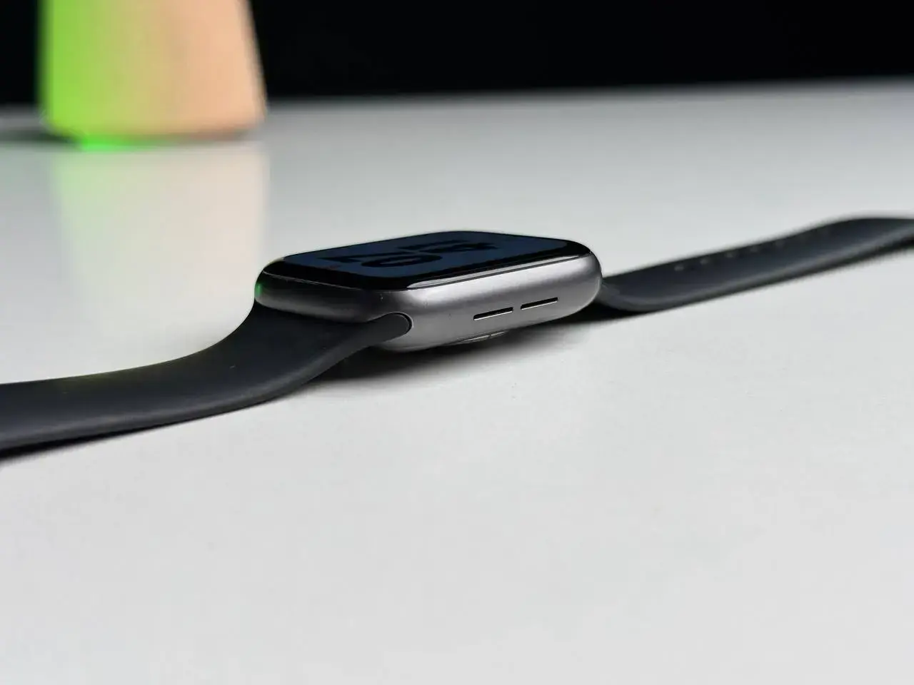 ВЖИВАНИЙ Apple Watch Series 4 (GPS) 44mm Space Gray Aluminium Case with Black Sport Band (MU6D2) - Стан: гарний | Акумулятор: 86% | Комплект: кабель | Гарантія: 1 міс.