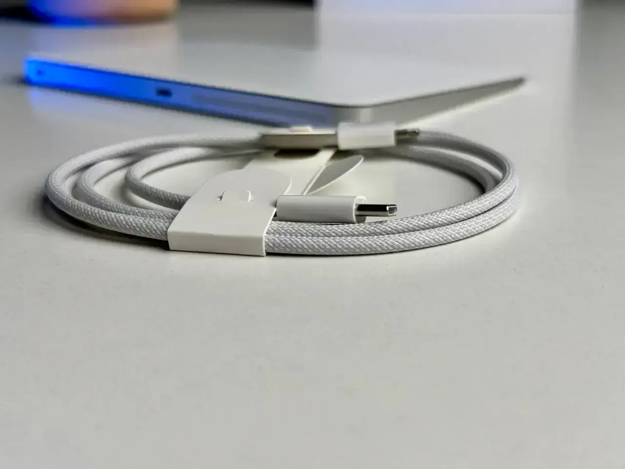 ВЖИВАНИЙ Apple Magic Trackpad 2021 - White Multi-Touch Surface (MK2D3) - Стан: ідеальний | Комплект: повний | Гарантія: 1 міс.