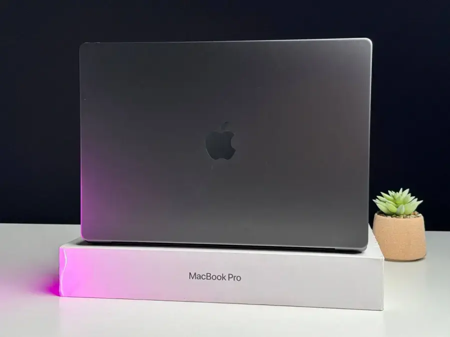 ВІТРИННИЙ MacBook Pro 16" M3 Pro/36GB/512GB Space Black 2023 (MRW23) | Apple M3 Pro | 12-ядерний процесор | 18-ядерний графічний процесор | 512 ГБ SSD | 36 ГБ об'єднаної пам'яті | Стан: гарний | Акумулятор: 100% (18 циклів) | Гарантія: 1 місяць | Комплект