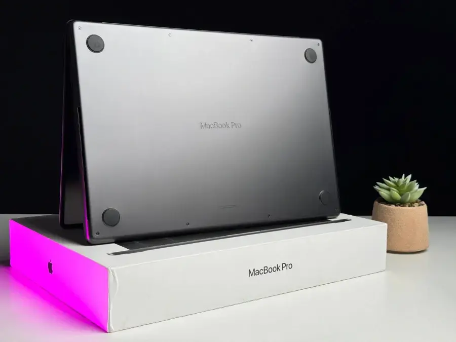 ВІТРИННИЙ MacBook Pro 16" M3 Pro/36GB/512GB Space Black 2023 (MRW23) | Apple M3 Pro | 12-ядерний процесор | 18-ядерний графічний процесор | 512 ГБ SSD | 36 ГБ об'єднаної пам'яті | Стан: гарний | Акумулятор: 100% (18 циклів) | Гарантія: 1 місяць | Комплект