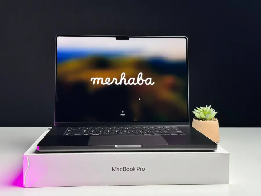 ВІТРИННИЙ MacBook Pro 16" M3 Pro/36GB/512GB Space Black 2023 (MRW23) | Apple M3 Pro | 12-ядерний процесор | 18-ядерний графічний процесор | 512 ГБ SSD | 36 ГБ об'єднаної пам'яті | Стан: гарний | Акумулятор: 100% (18 циклів) | Гарантія: 1 місяць | Комплект