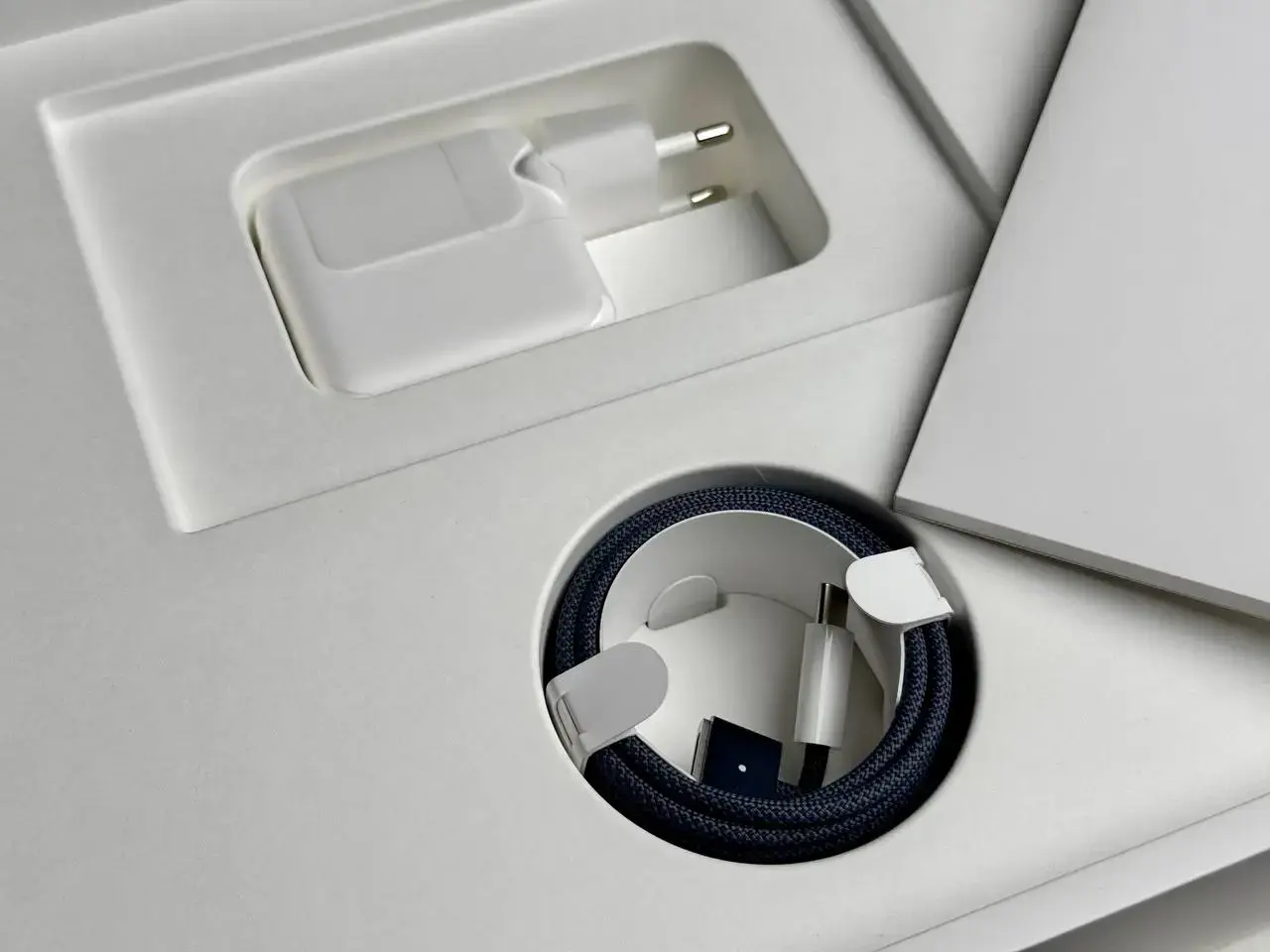 ВЖИВАНИЙ MacBook Air 13.6" M2/8CPU/10GPU/16GB/1TB Midnight 2022 (Z1610005H) - Стан: ідеальний | Комплект: повний | Гарантія: 3 міс.