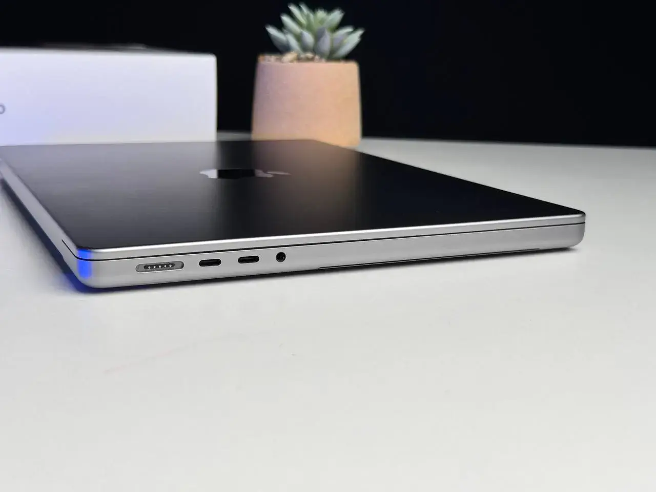Б/У MacBook Pro 14" Space Gray (Z15G001X8) 2021 - Состояние: хороший | Комплект: полный | Гарантія: 3 мес.