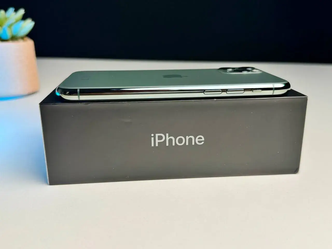 ВЖИВАНИЙ Apple iPhone 11 Pro 256GB Midnight Green (MWCQ2) - Стан: гарний | Акумулятор: 95% | Комплект: коробка | Гарантія: 1 міс.