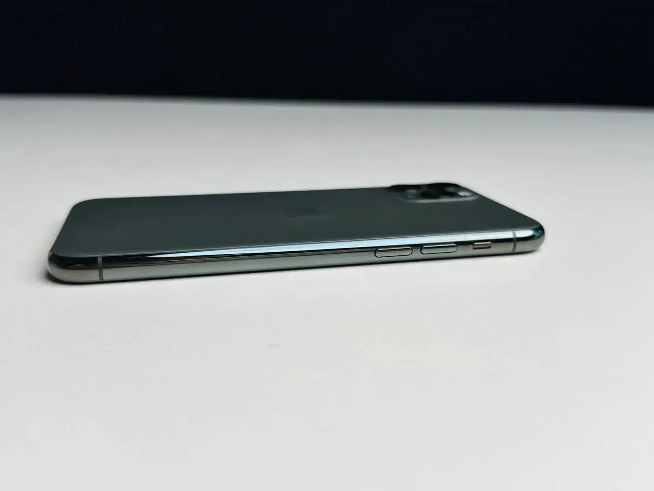 ВЖИВАНИЙ Apple iPhone 11 Pro 256GB Midnight Green (MWCQ2) - Стан: ідеальний | Акумулятор: 100% | Комплект: кабель | Гарантія: 1 міс.