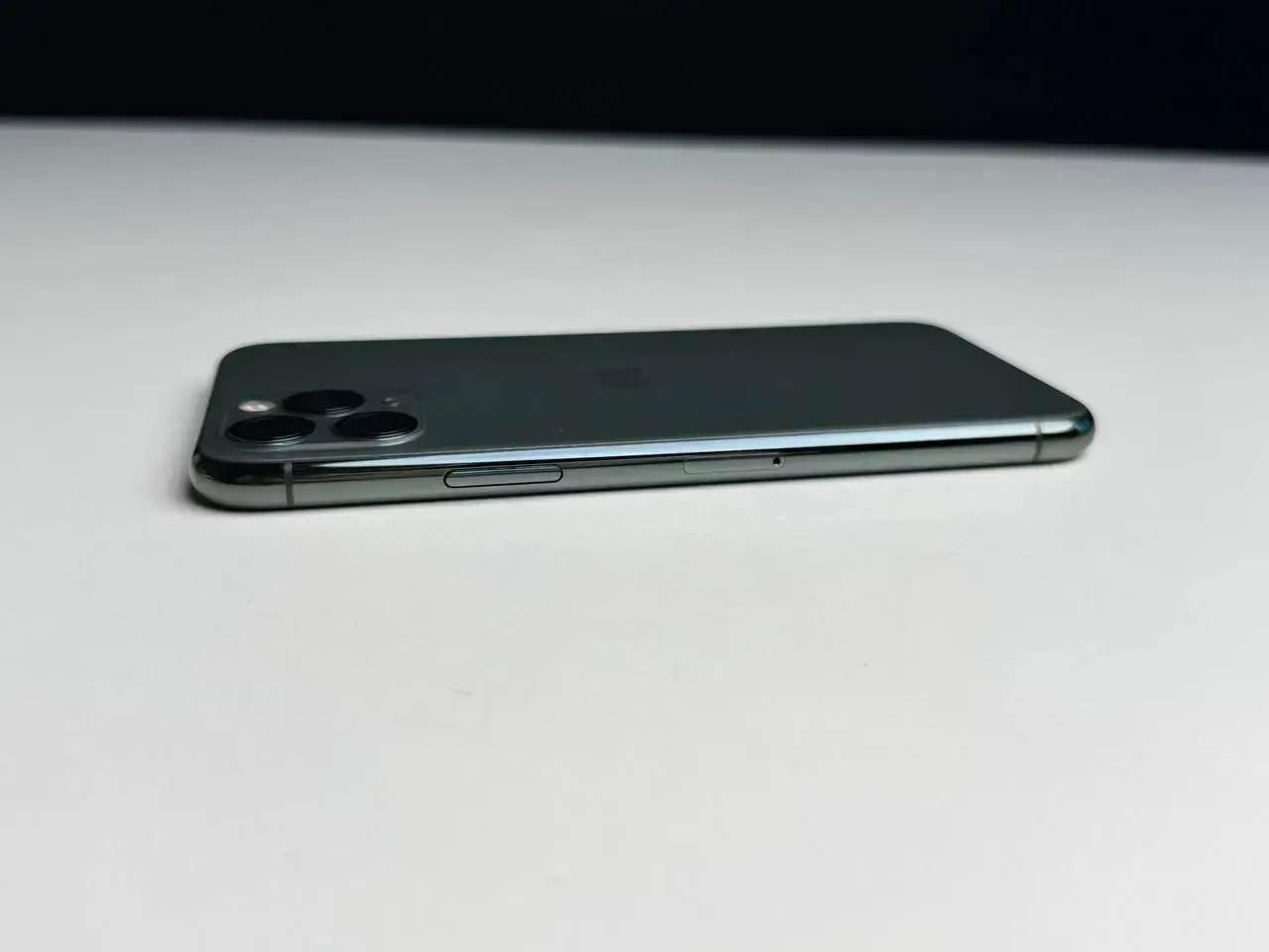 ВЖИВАНИЙ Apple iPhone 11 Pro 256GB Midnight Green (MWCQ2) - Стан: ідеальний | Акумулятор: 100% | Комплект: кабель | Гарантія: 1 міс.