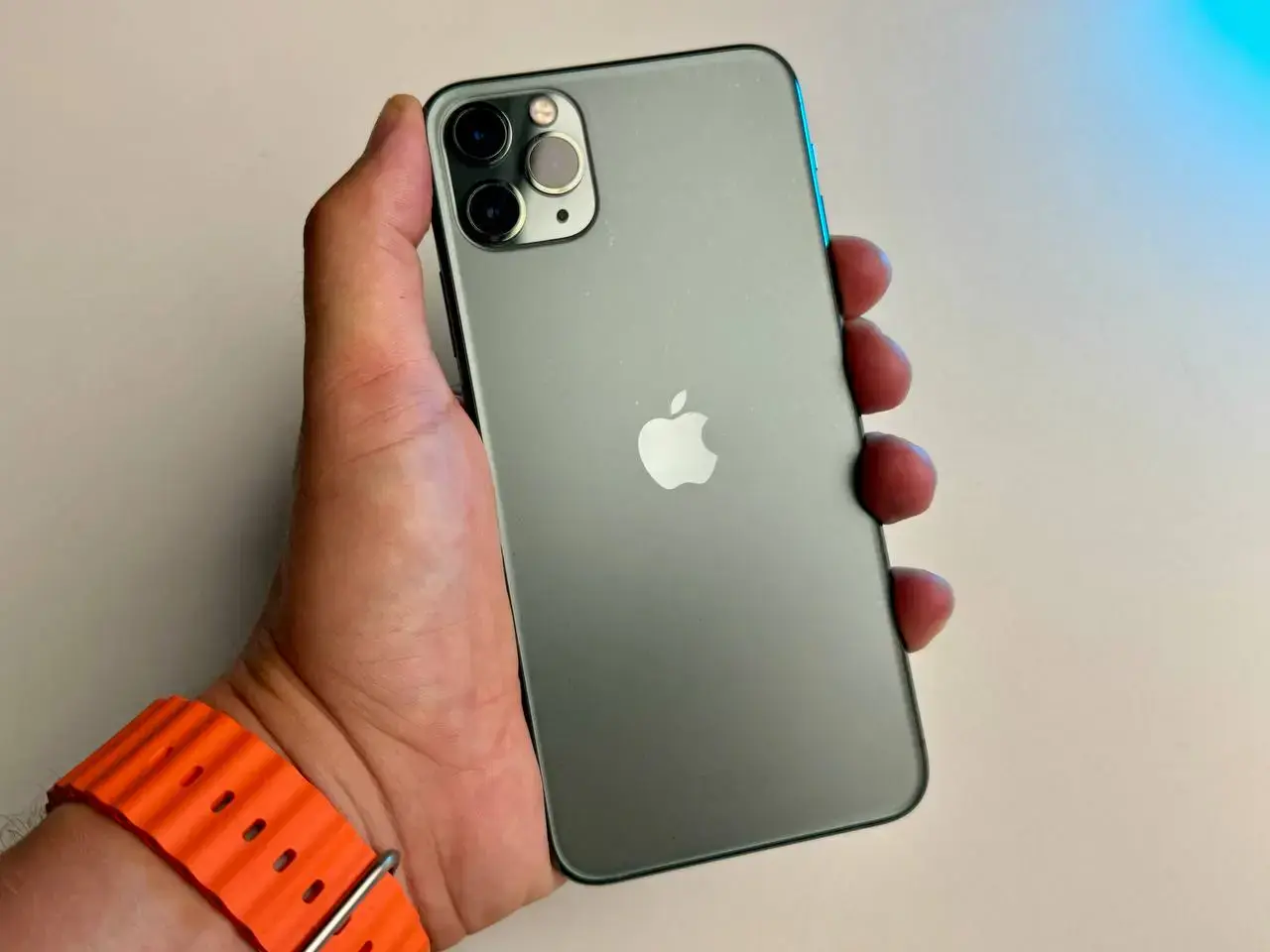 Вживаний Apple iPhone 11 Pro Max 256GB Midnight Green (MWH72) - Стан: гарний | Акумулятор: 100% | Комплект: без комплекту