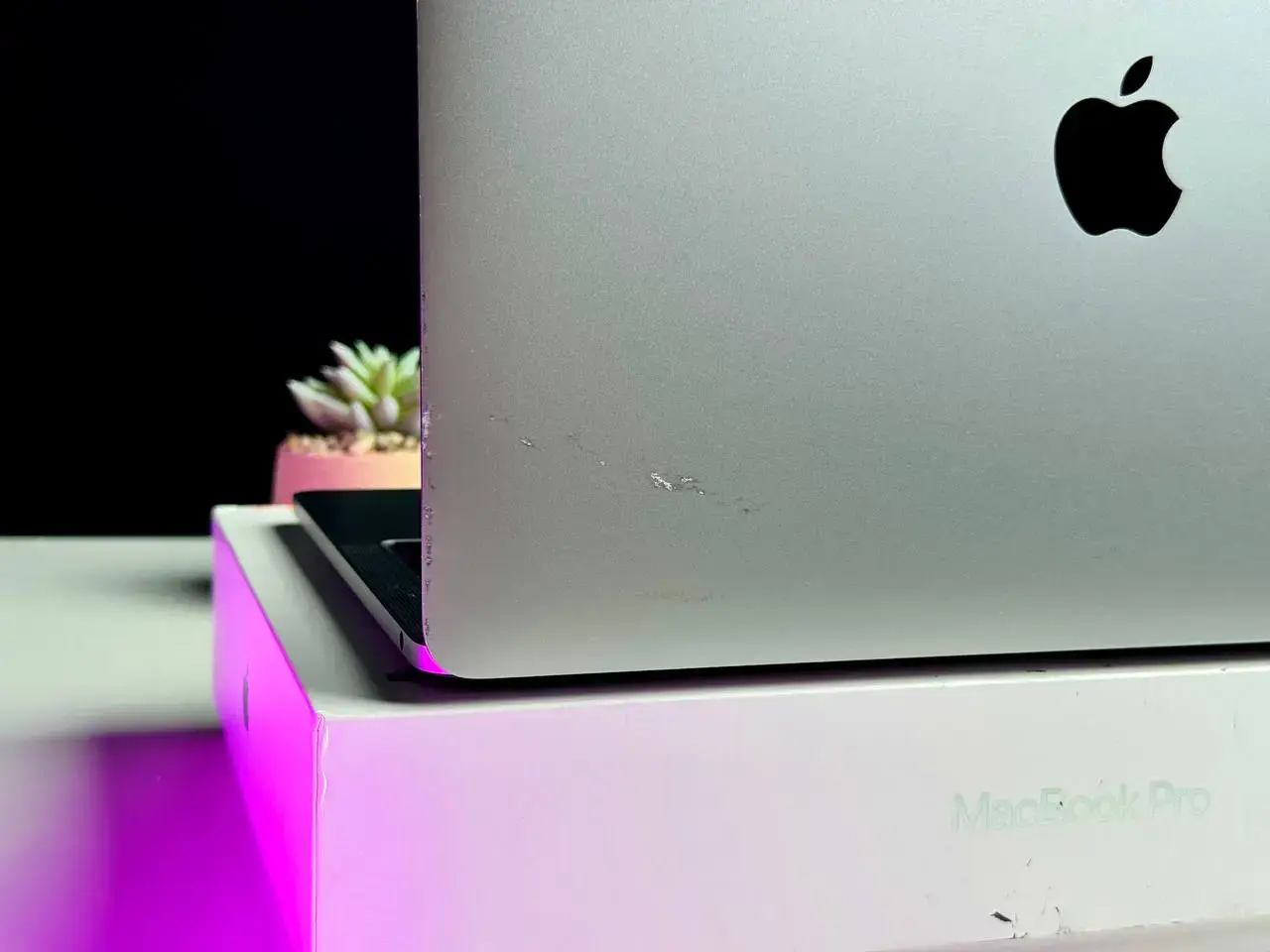Вживаний MacBook Pro 13" Space Gray (MYD82) 2020 - Стан: задовільний | Акумулятор: 100% | Комплект: повний
