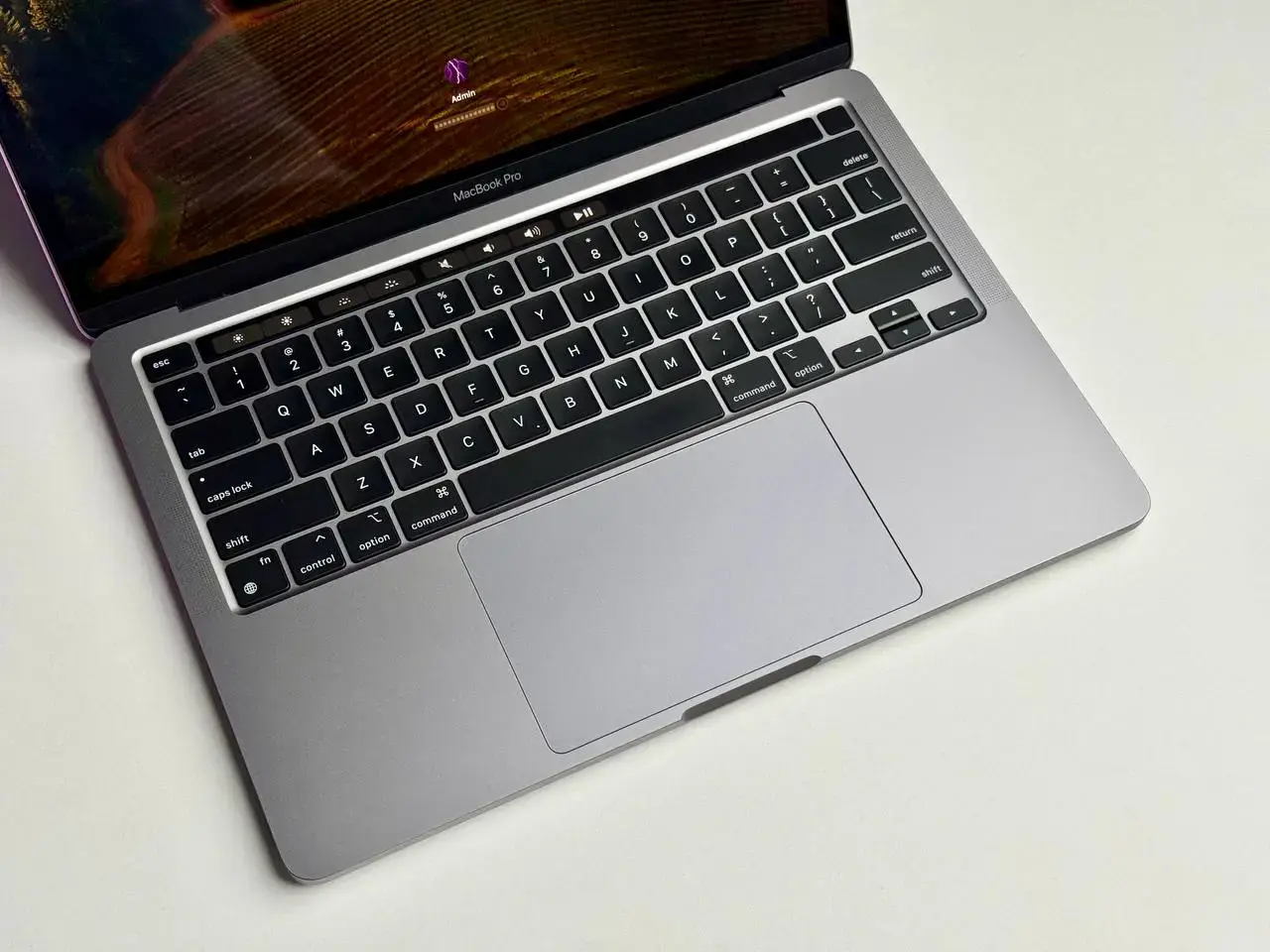 Вживаний MacBook Pro 13" Space Gray (MYD82) 2020 - Стан: задовільний | Акумулятор: 100% | Комплект: повний
