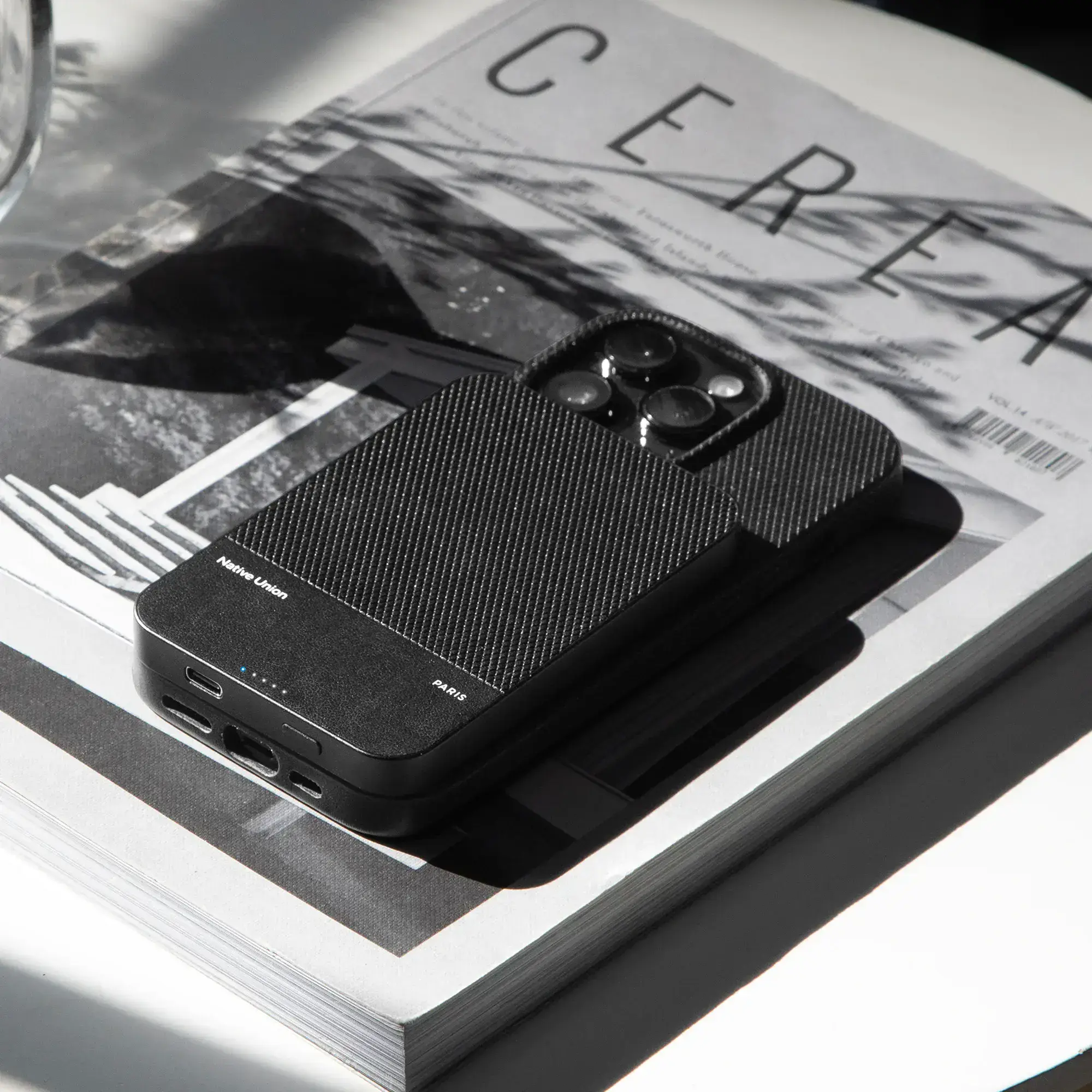 Магнитный павербанк Native Union (Re) Classic Magnetic Power Bank Qi2 5000mAh - Kraft (PB-5KMS-KFT-Q2)