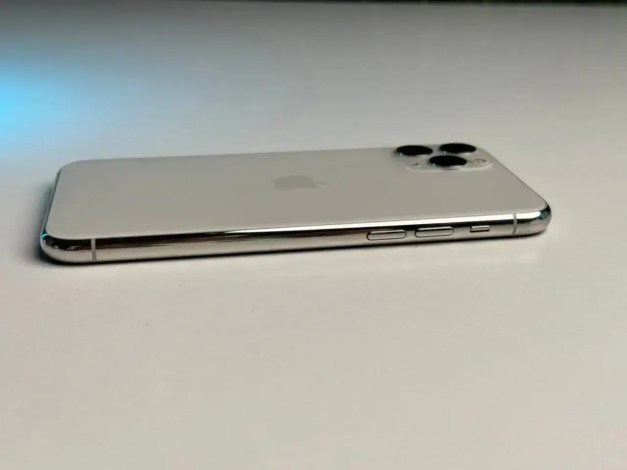 ВЖИВАНИЙ Apple iPhone 11 Pro 64GB Silver (MWC32) - Стан: гарний | Акумулятор: 100% | Комплект: без комплекту | Гарантія: 1 міс.