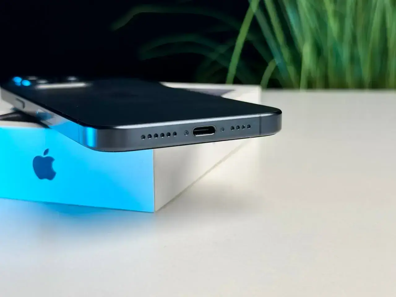 ВЖИВАНИЙ Apple iPhone 15 Pro Max 256GB Blue Titanium eSim (MU693) - Стан: ідеальний | Акумулятор: 100% | Комплект: коробка | Гарантія: 1 міс.
