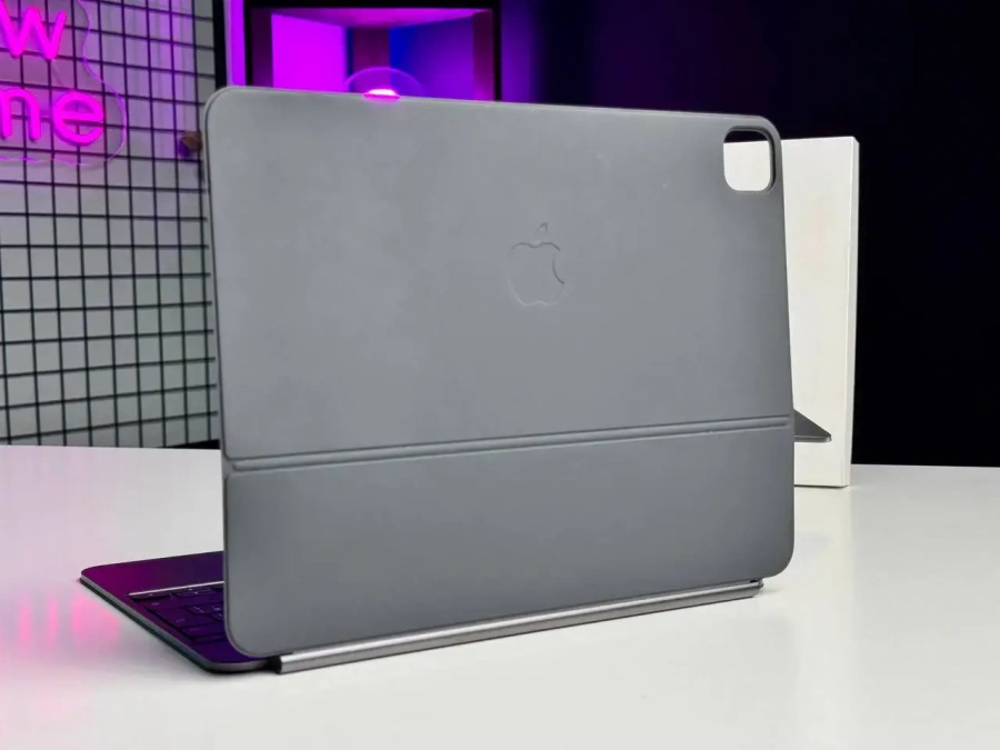 ВІТРИННА Чохол-клавіатура з підсвіткою для планшета Apple Magic Keyboard for iPad Pro 13‑inch [M4] - Ukrainian - Black (MWR53UA/A) Стан: гарний | Комплектація: повний | Гарантія: 1 міс.