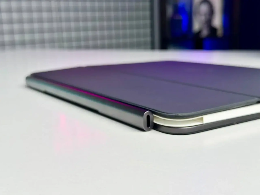 ВІТРИННА Чохол-клавіатура з підсвіткою для планшета Apple Magic Keyboard for iPad Pro 13‑inch [M4] - Ukrainian - Black (MWR53UA/A) Стан: гарний | Комплектація: повний | Гарантія: 1 міс.