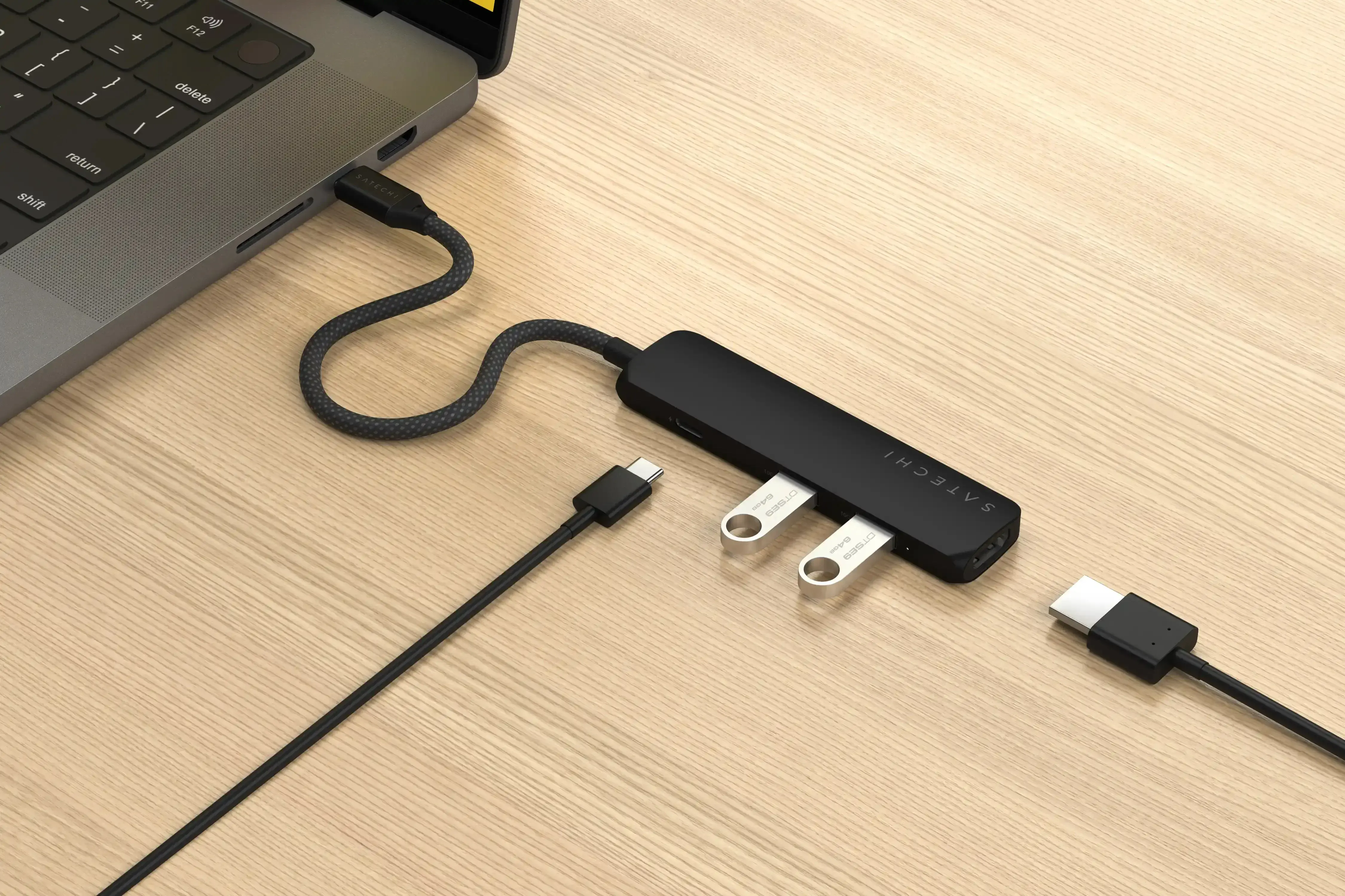 Багатопортовий адаптер Satechi 4-in-1 USB-C Slim Multiport Adapter 4K - Black (ST-P4SK)