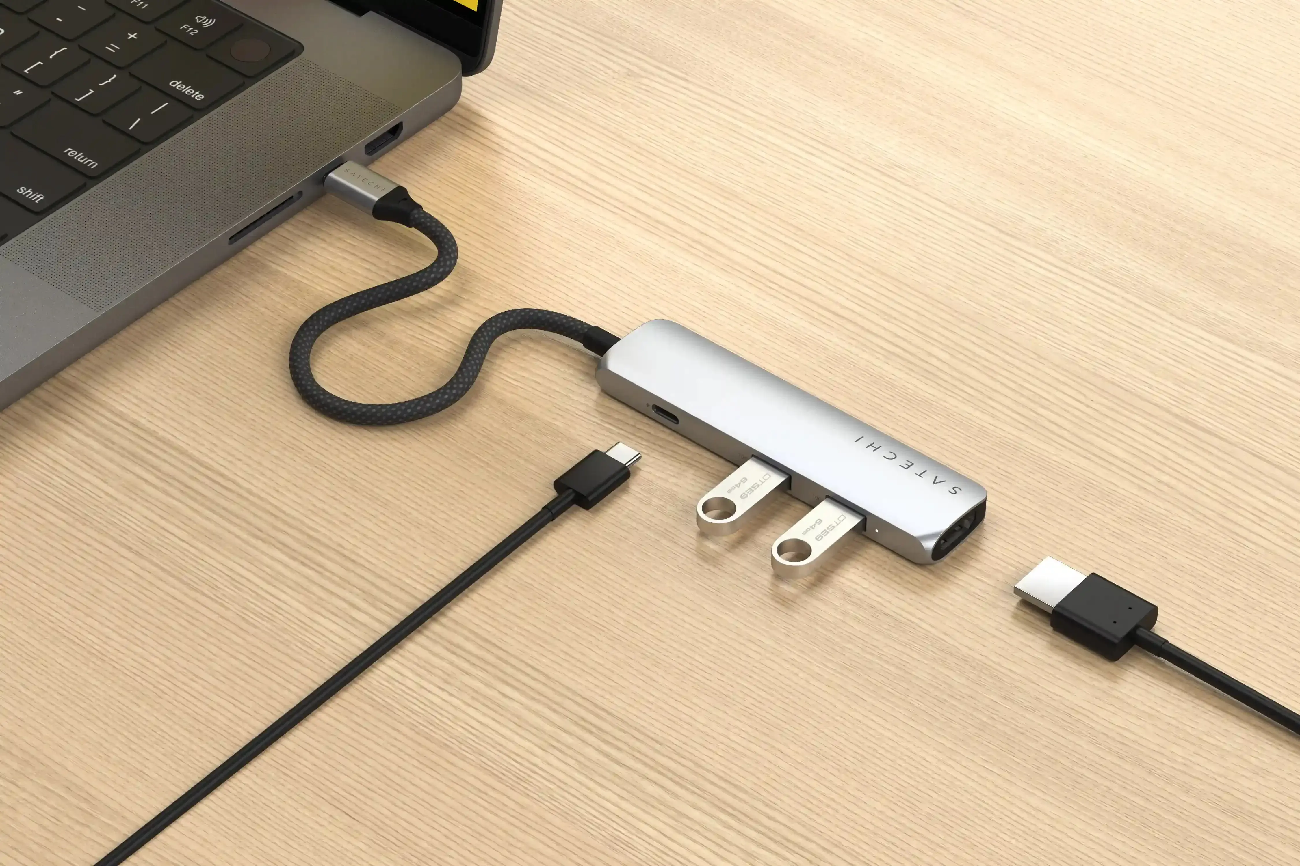 Багатопортовий адаптер Satechi 4-in-1 USB-C Slim Multiport Adapter 4K - Silver (ST-P4SS)