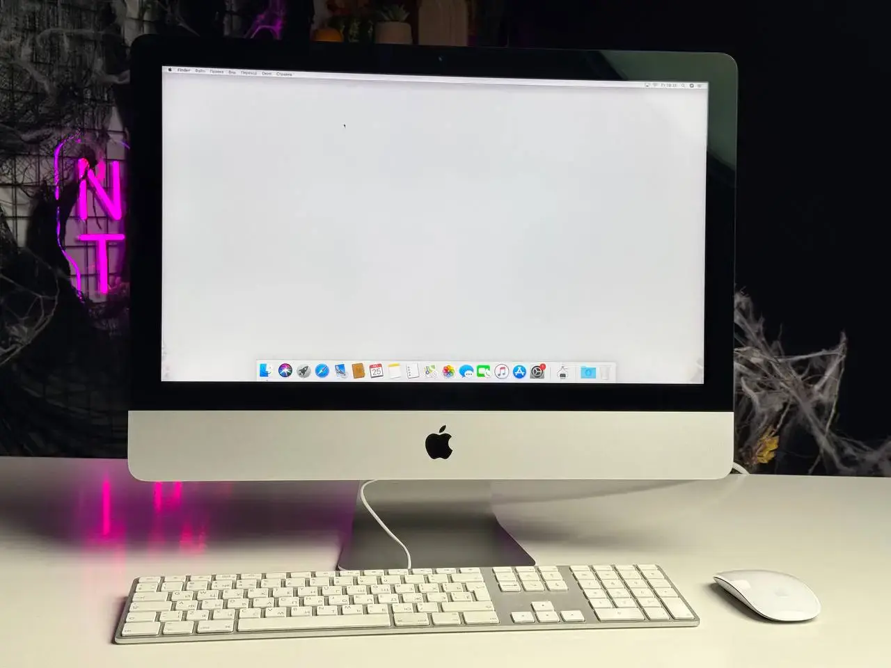 Б/У iMac 21.5" 2019 Retina 4K i3 3,6/8GB/1TB SSD/Radeon Pro 555X | Состояние: хорошее | Комплектация: iMac, мышка, клавиатура