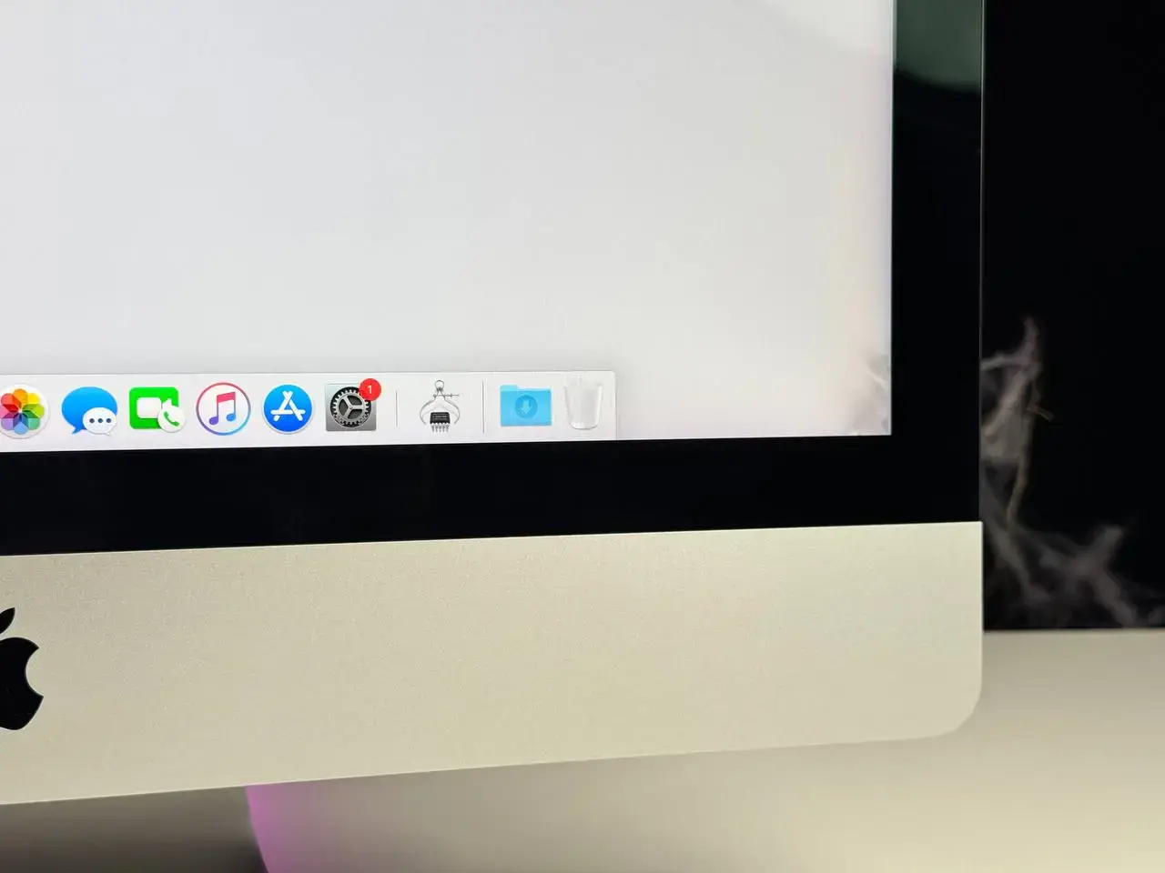 Б/У iMac 21.5" 2019 Retina 4K i3 3,6/8GB/1TB SSD/Radeon Pro 555X | Состояние: хорошее | Комплектация: iMac, мышка, клавиатура