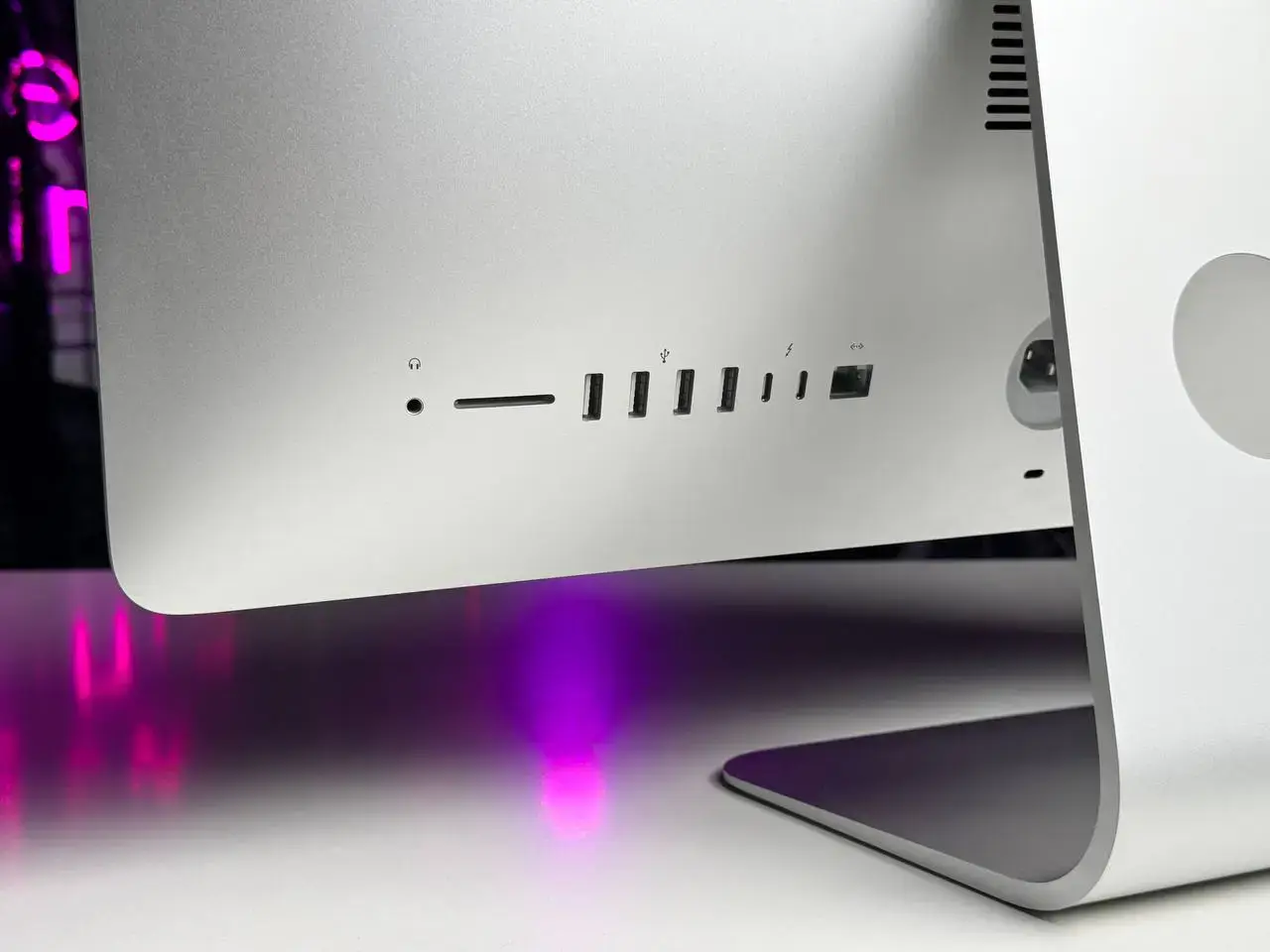 Б/У iMac 21.5" 2019 Retina 4K i3 3,6/8GB/1TB SSD/Radeon Pro 555X | Состояние: хорошее | Комплектация: iMac, мышка, клавиатура